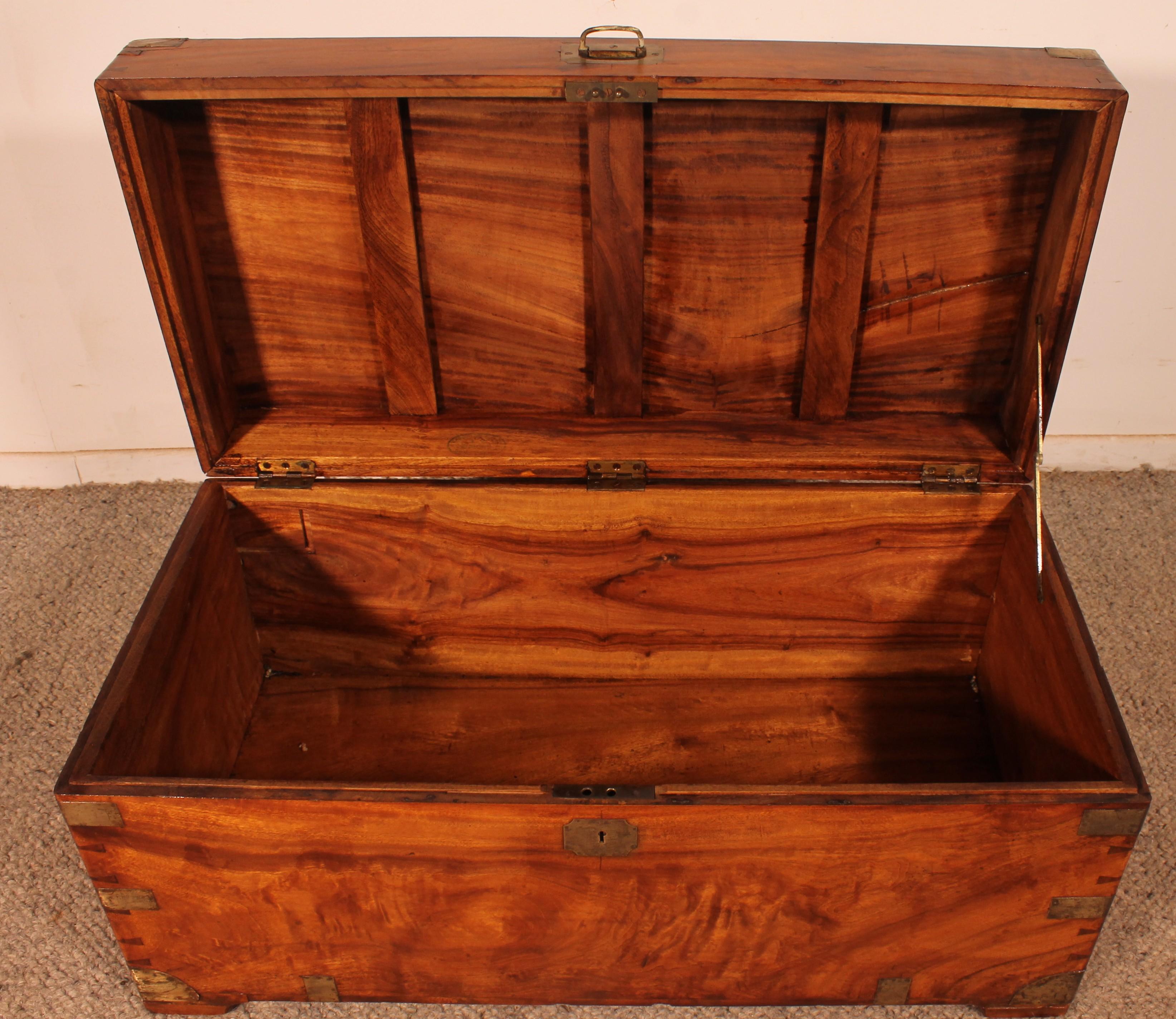 Arcón de Campaña o Marino de Madera de Alcanfor del Siglo XIX - Hong Kong siglo XIX en venta