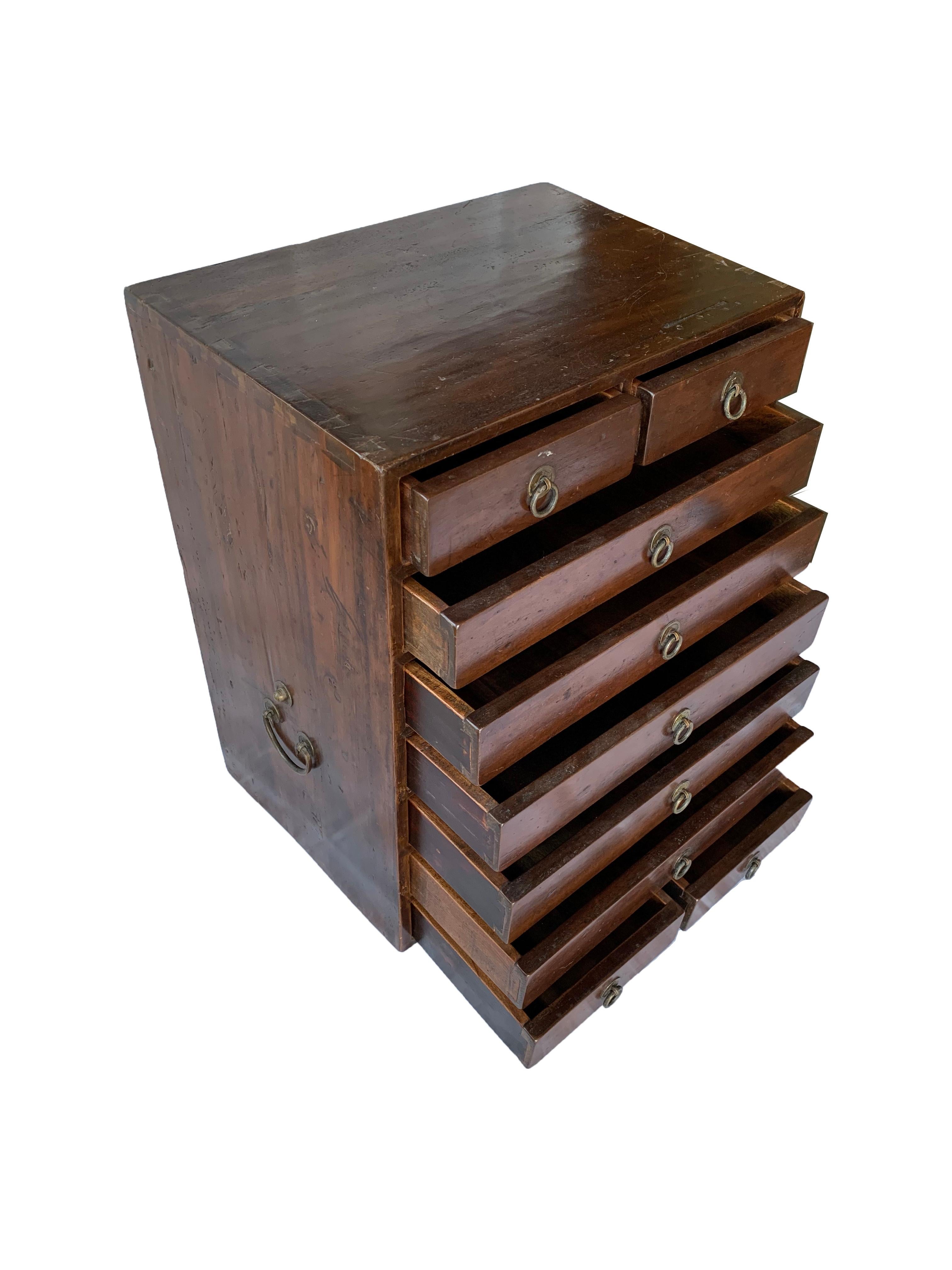 Gabinete / Caja de Documentos de Erudito Chino Lacado en Madera de Alcanfor, 'Dinastía Qing en Bueno estado para la venta en Jimbaran, Bali