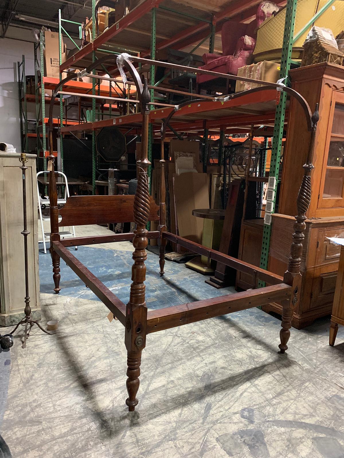 19th century canopy bed
Overall dimensions: 51
