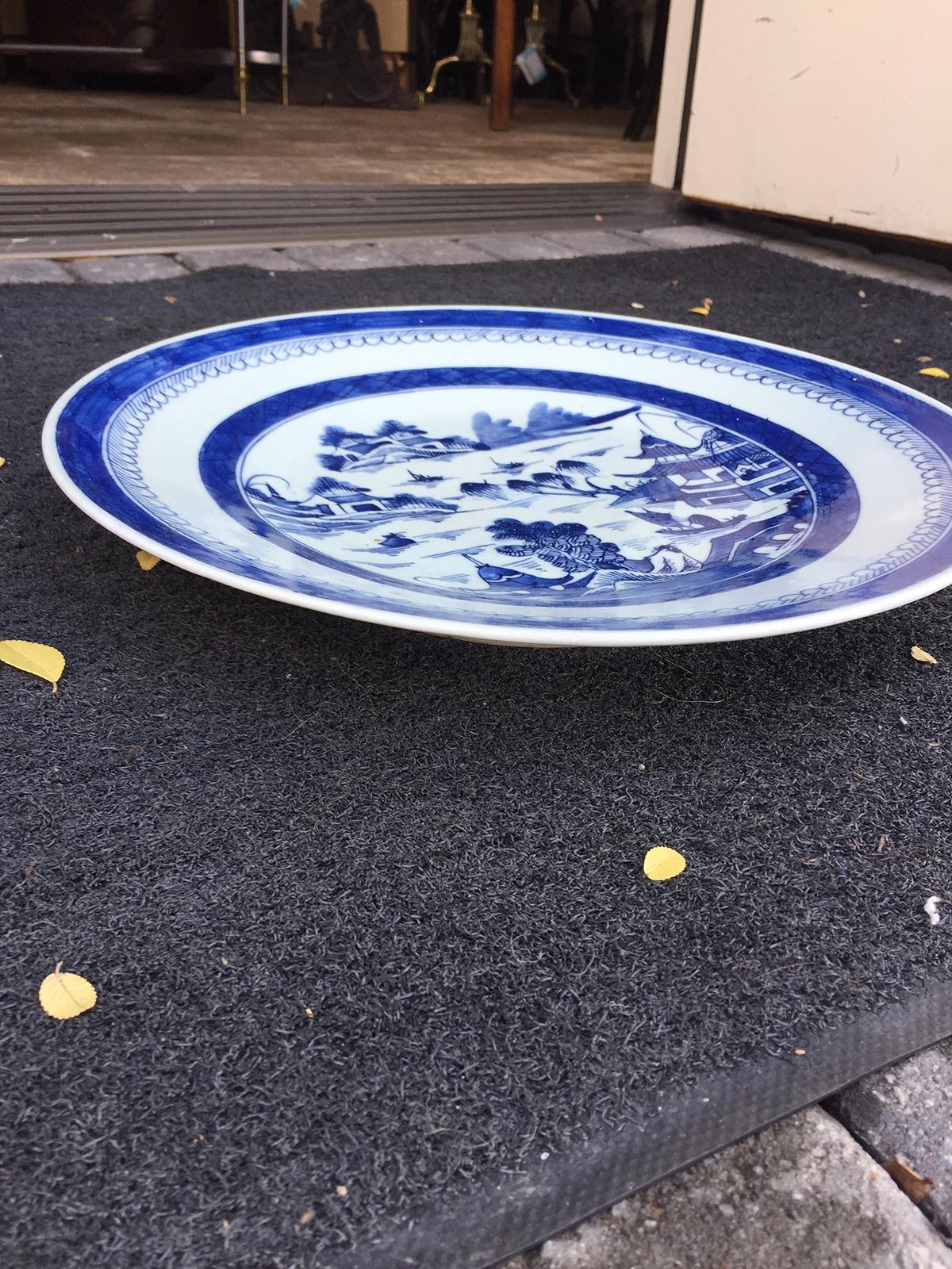 19th Century Canton Blue and White Porcelain Charger For Sale 3