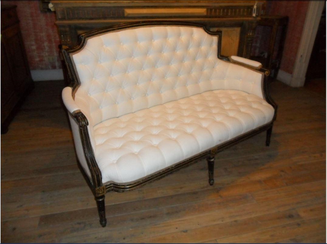 19th century capitonné French sofa in carved wood.