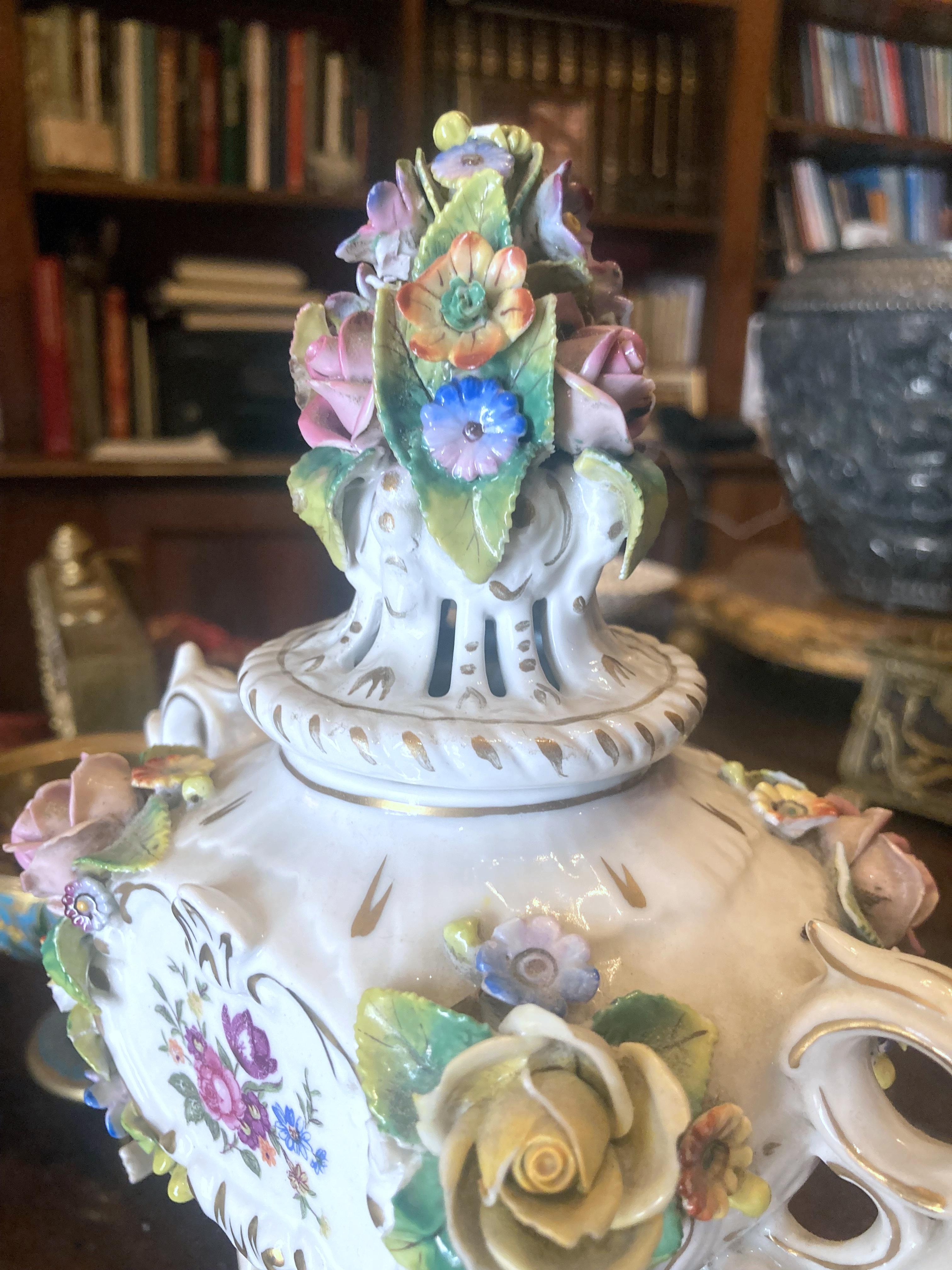 19th Century Capodimonte Polychrome Porcelain Incense Burners Vases with Flowers In Good Condition For Sale In Firenze, IT