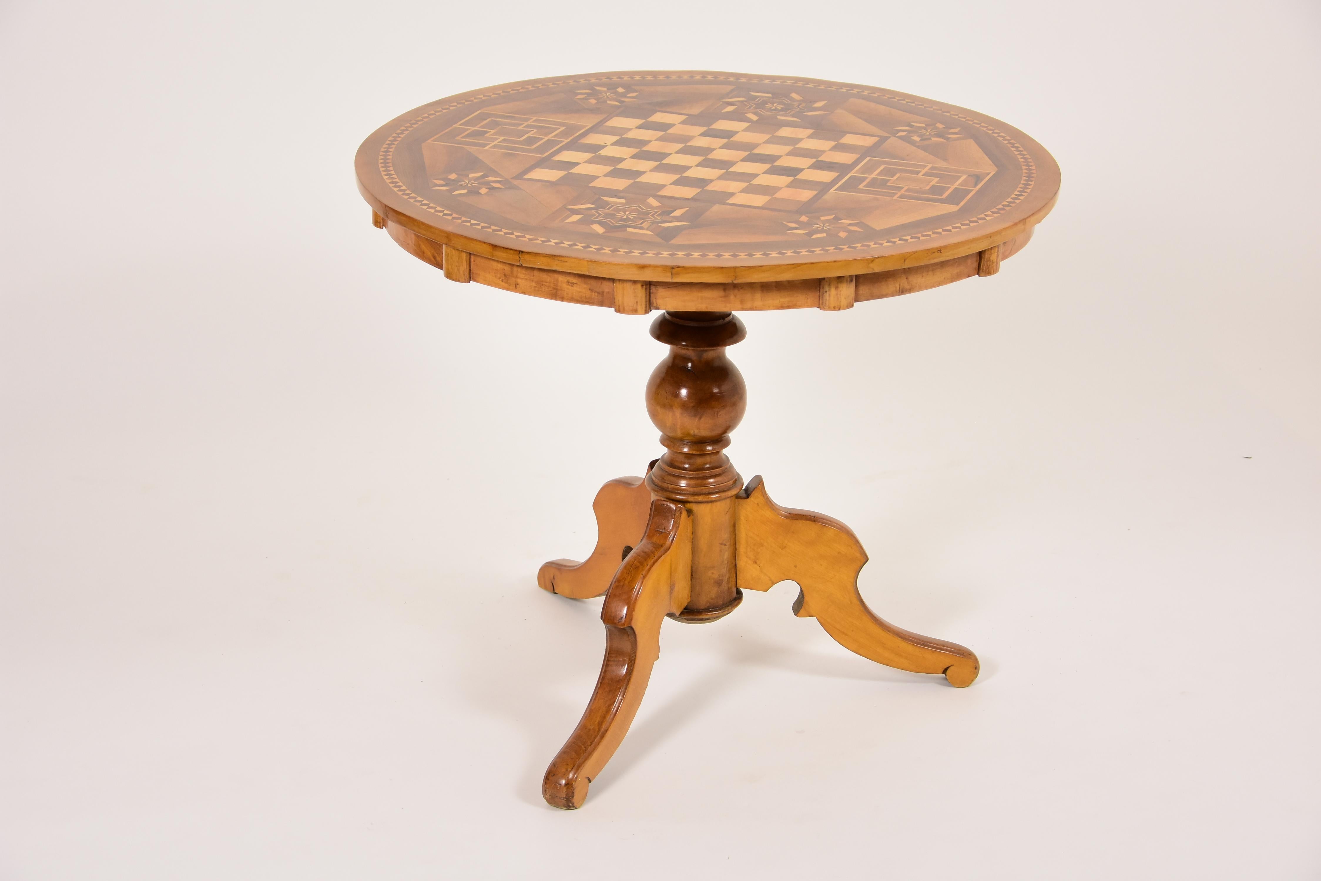 19th Century Card Table Walnut, circa 1850-1860 In Good Condition For Sale In Berlin, Berlin