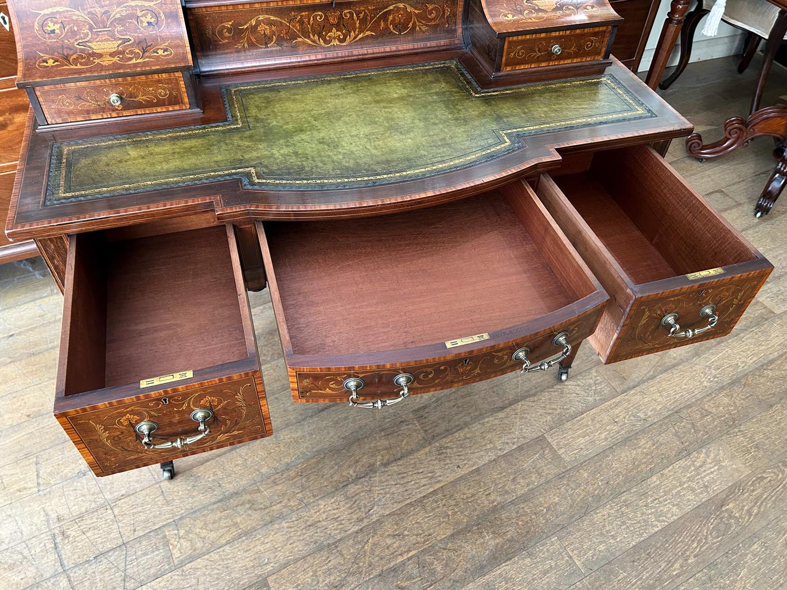 19th Century Carlton House Desk by: Maple & Co. London In Good Condition In Richmond, Surrey