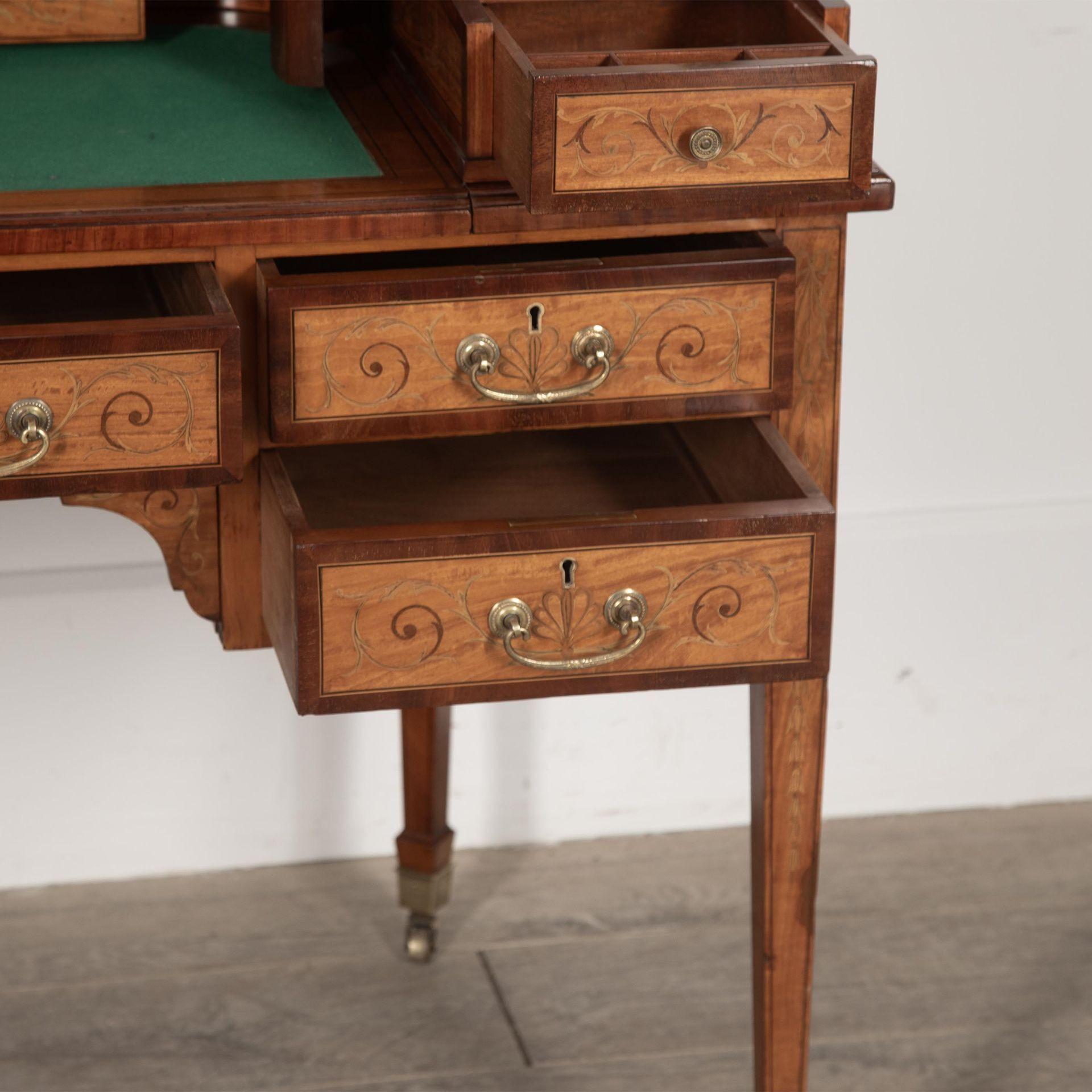 Scrivania in legno satinato Carlton House del XIX secolo in vendita 6