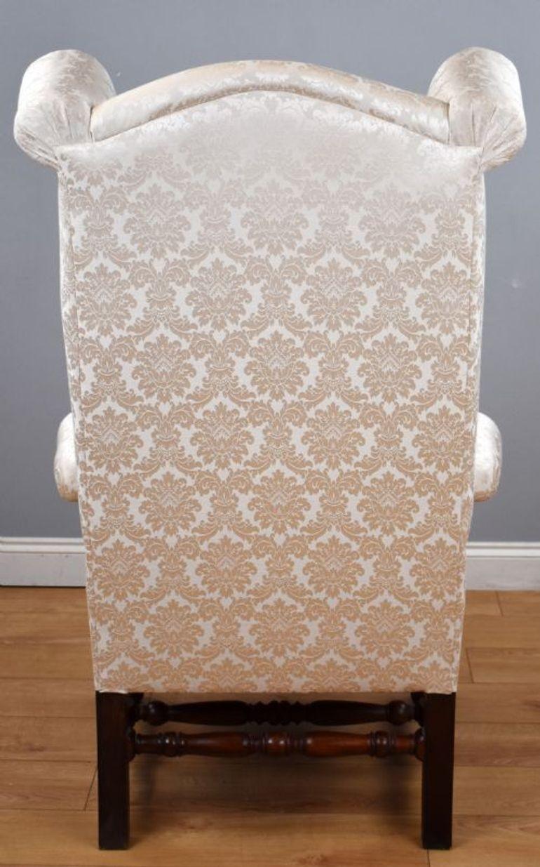 Sillón con respaldo de ala estilo caroleano del siglo XIX en venta 6