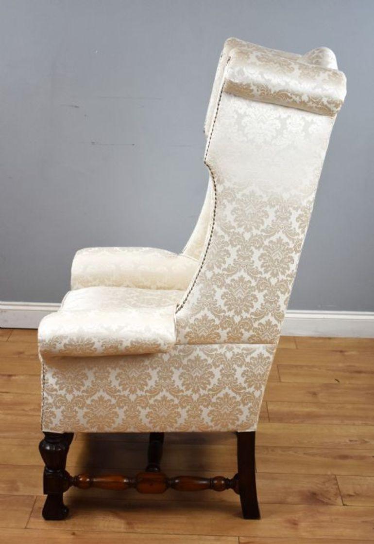Sillón con respaldo de ala estilo caroleano del siglo XIX en venta 7