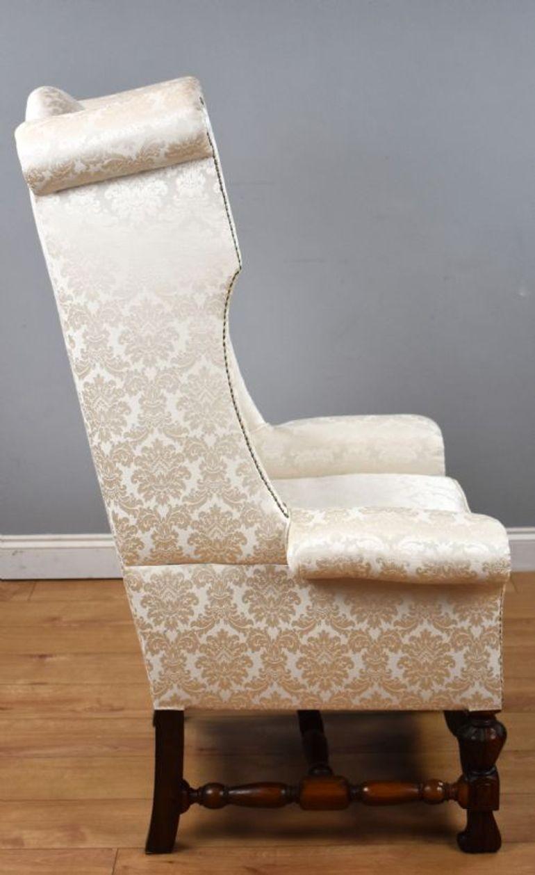 Sillón con respaldo de ala estilo caroleano del siglo XIX en venta 5