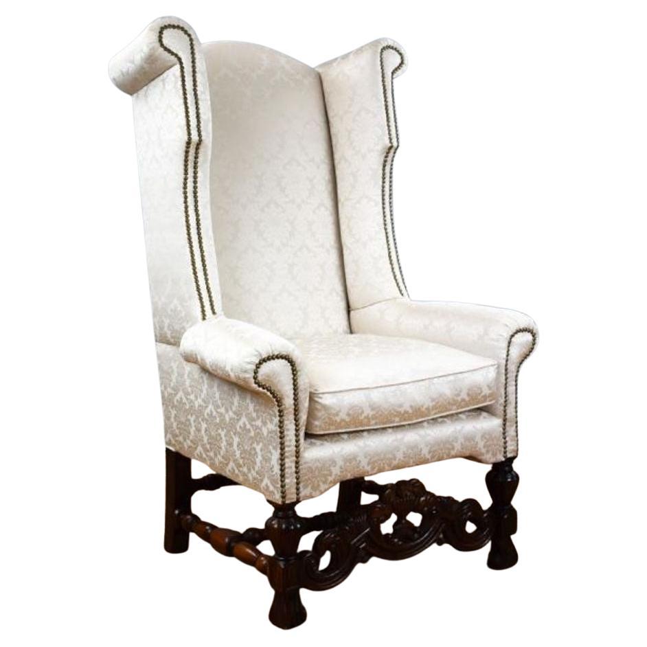 Sillón con respaldo de ala estilo caroleano del siglo XIX en venta
