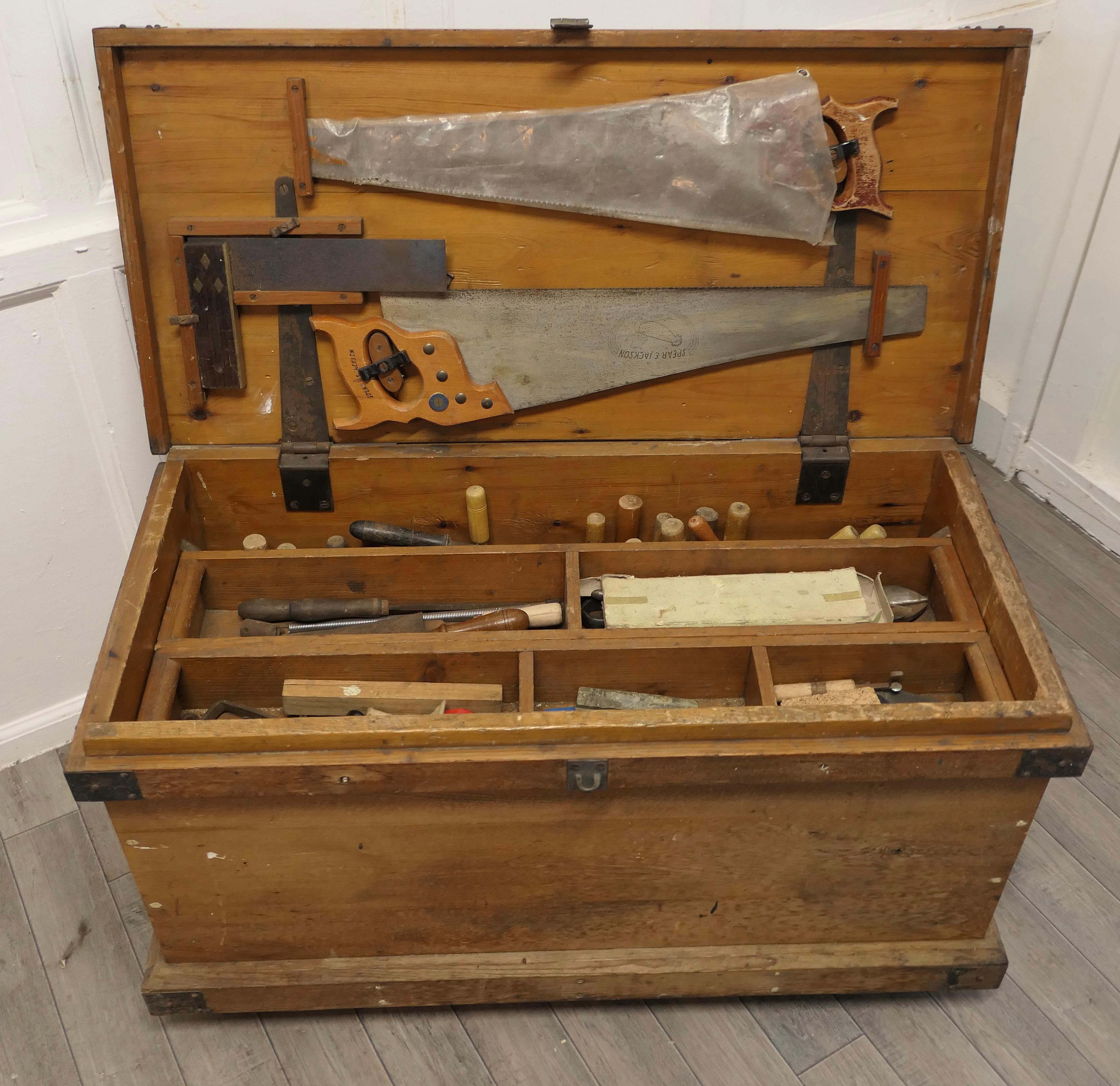  19th Century Carpenters Pine Tool Chest and Tools  The chest is in pine   In Good Condition For Sale In Chillerton, Isle of Wight