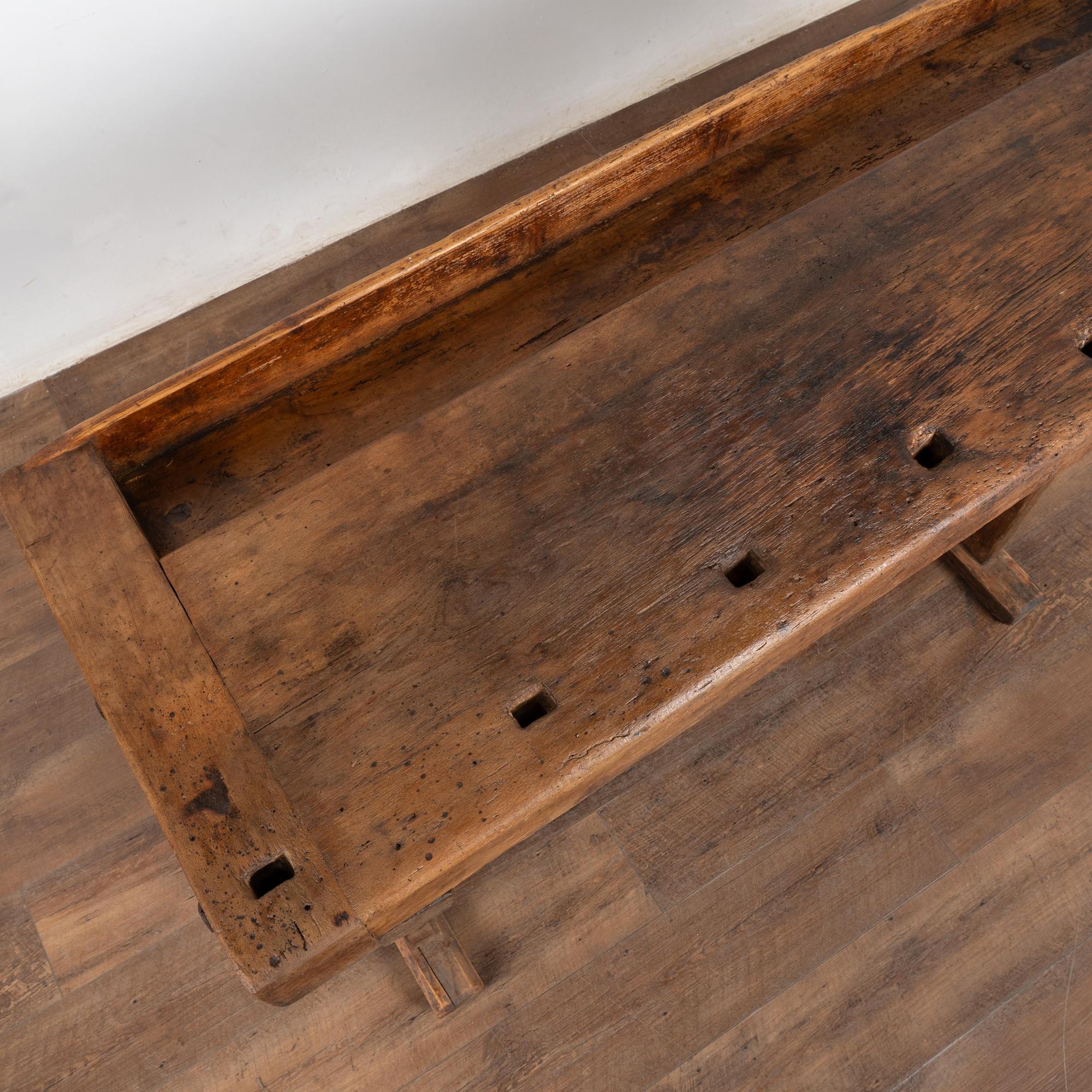 Rustikaler Konsolentisch des Zimmermanns aus dem 19. (Holz) im Angebot