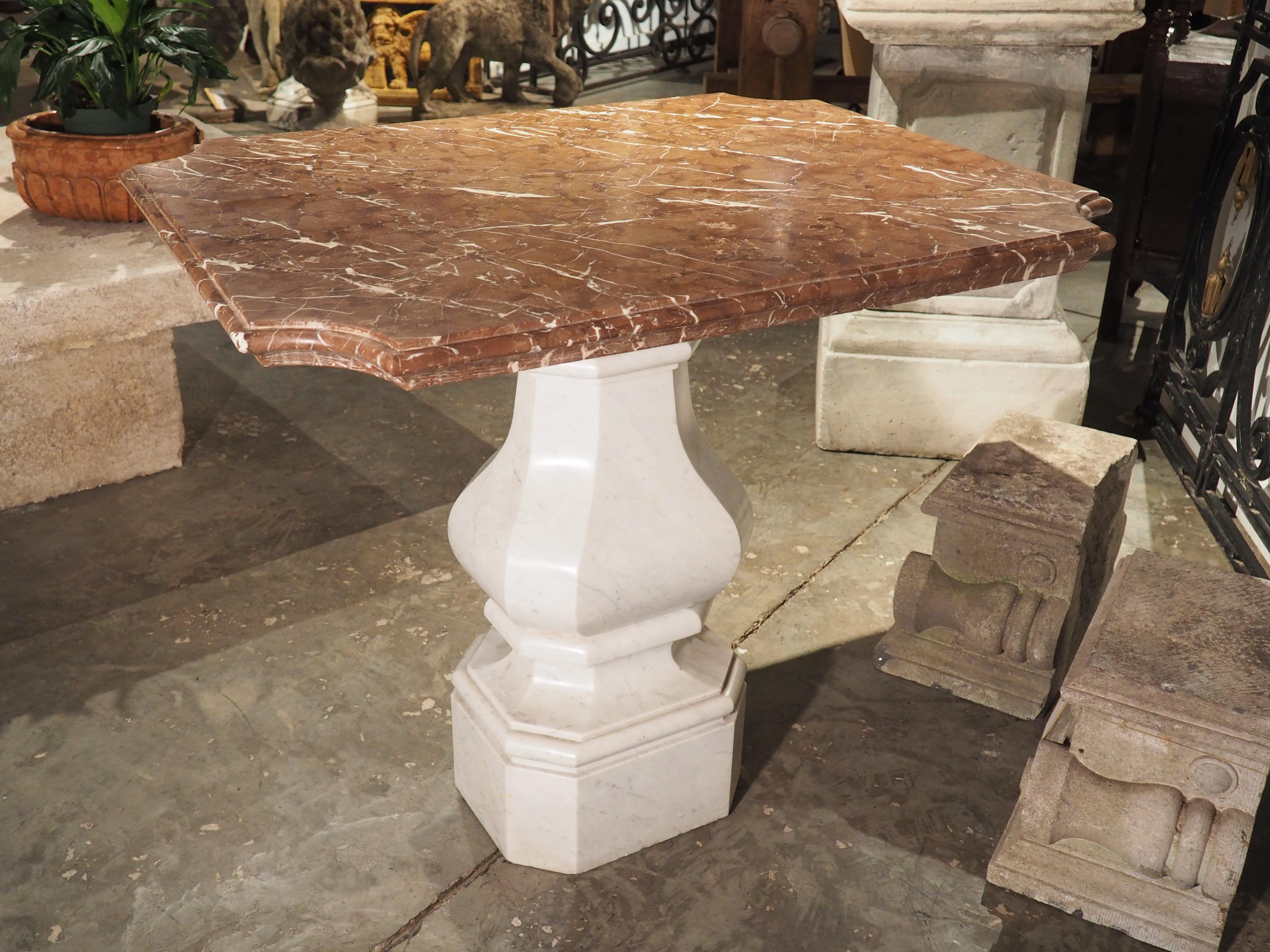 19. Jahrhundert, Tisch aus Carrara- und sizilianischem Marmor aus einer Villa in Turin im Angebot 12
