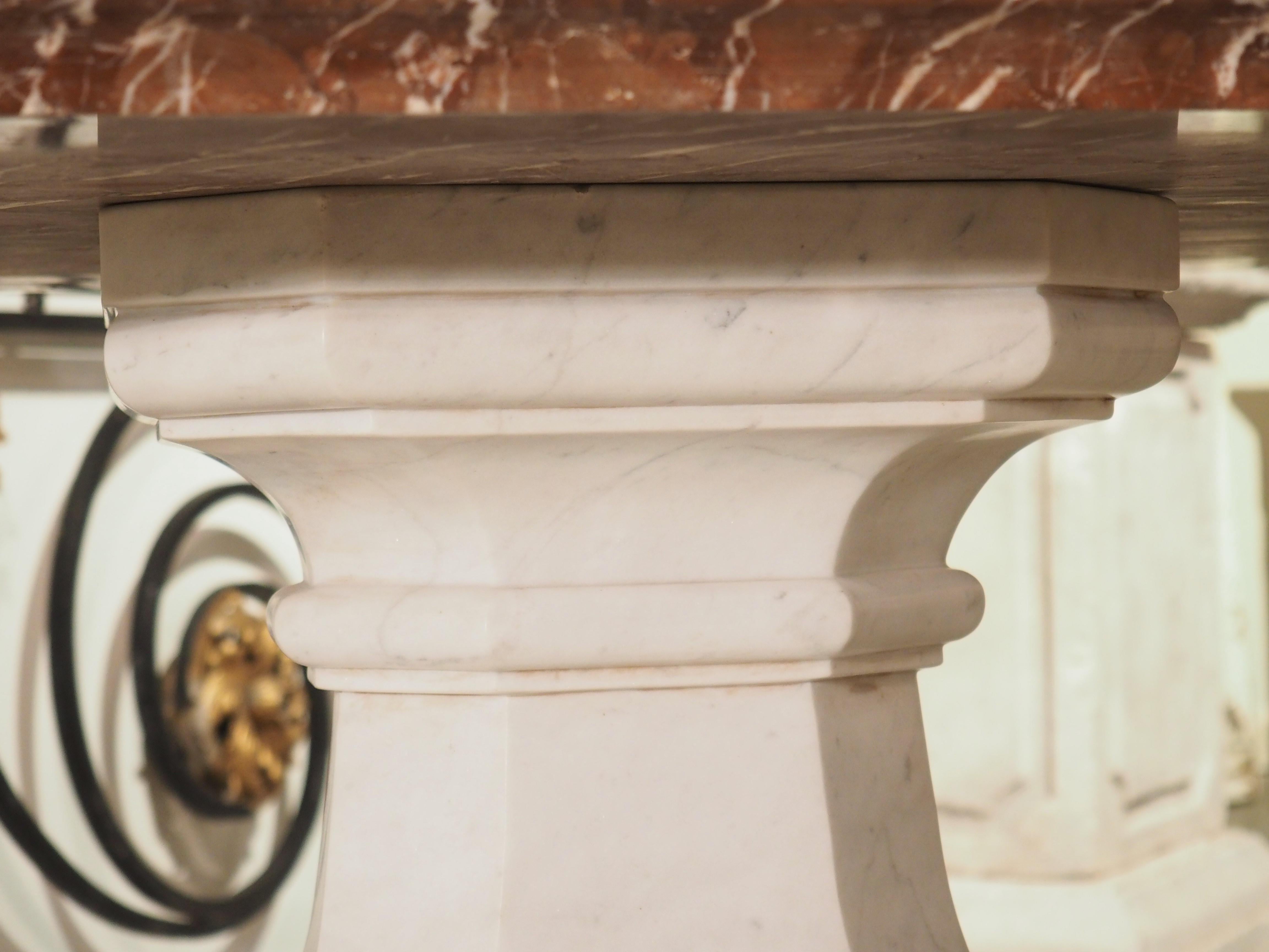 19. Jahrhundert, Tisch aus Carrara- und sizilianischem Marmor aus einer Villa in Turin im Angebot 3