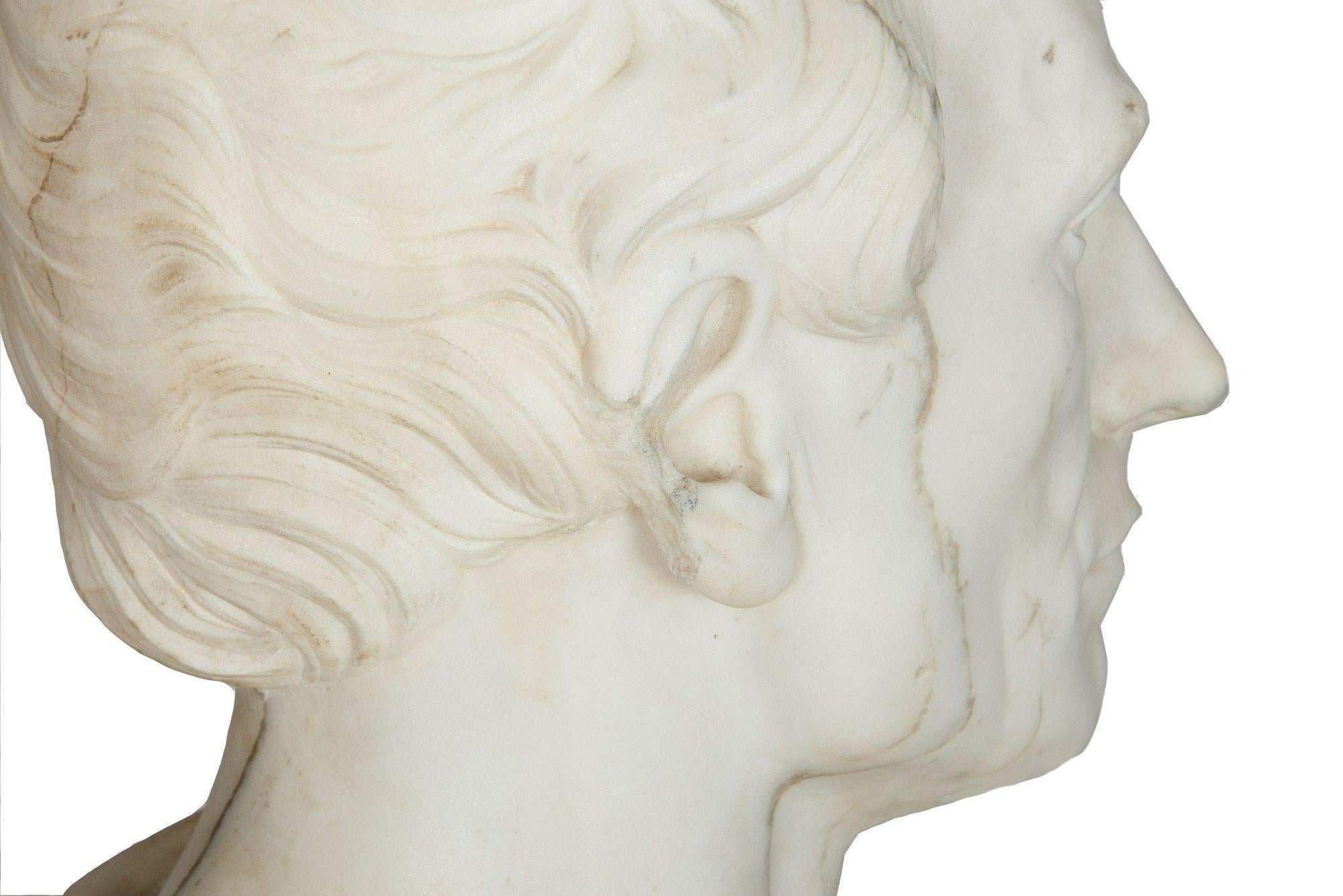 Buste en marbre de Carrare du XIXe siècle représentant un homme d'État classique en vente 5
