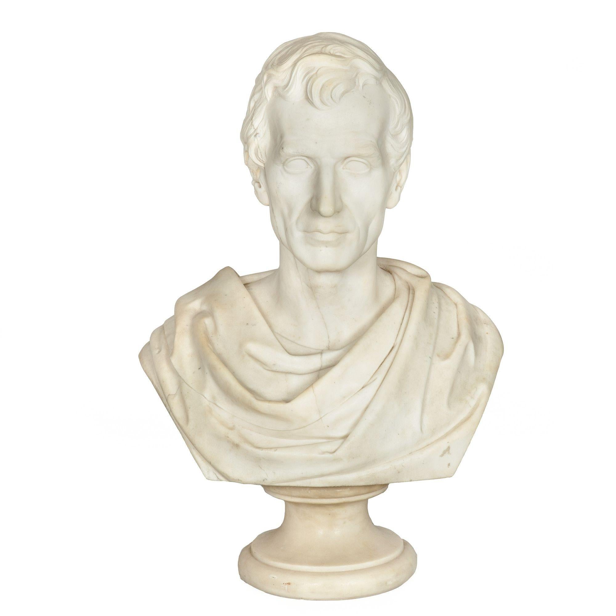 Victorien Buste en marbre de Carrare du XIXe siècle représentant un homme d'État classique en vente