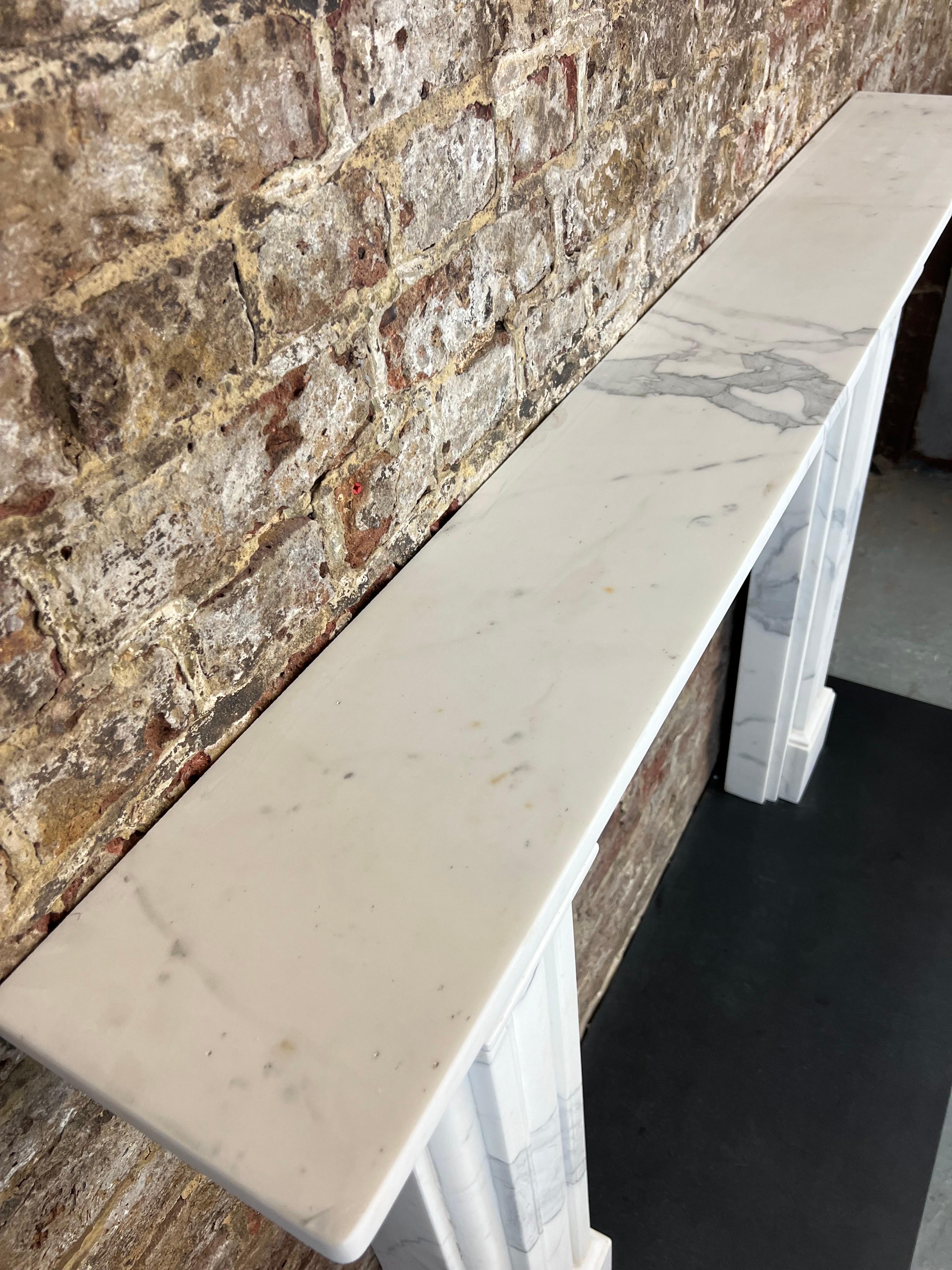 19th Century Carrara Marble Fireplace Mantlepiece. In Good Condition For Sale In London, GB