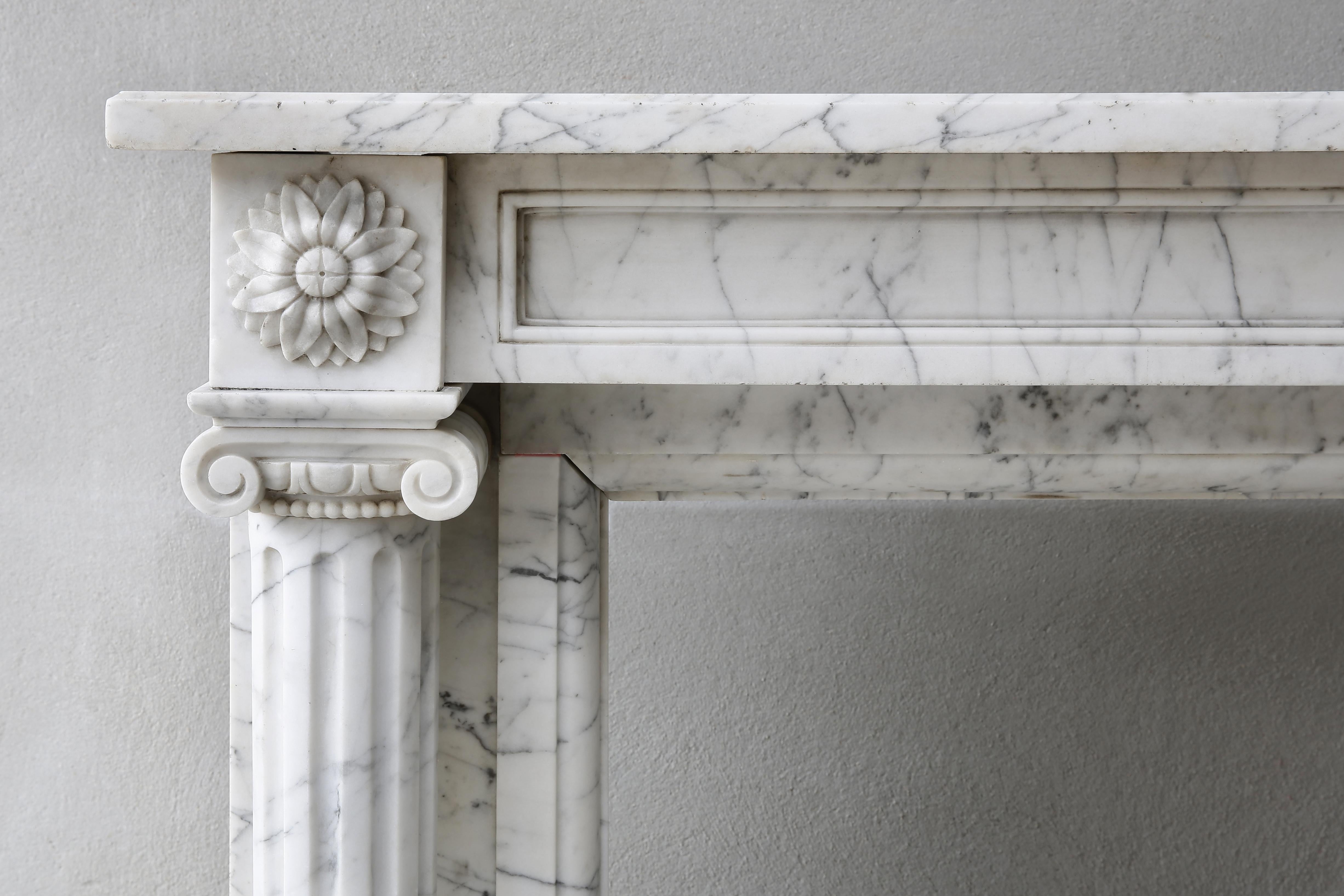 19th Century Carrara Marble Fireplace of Louis XVI In Good Condition For Sale In Made, NL