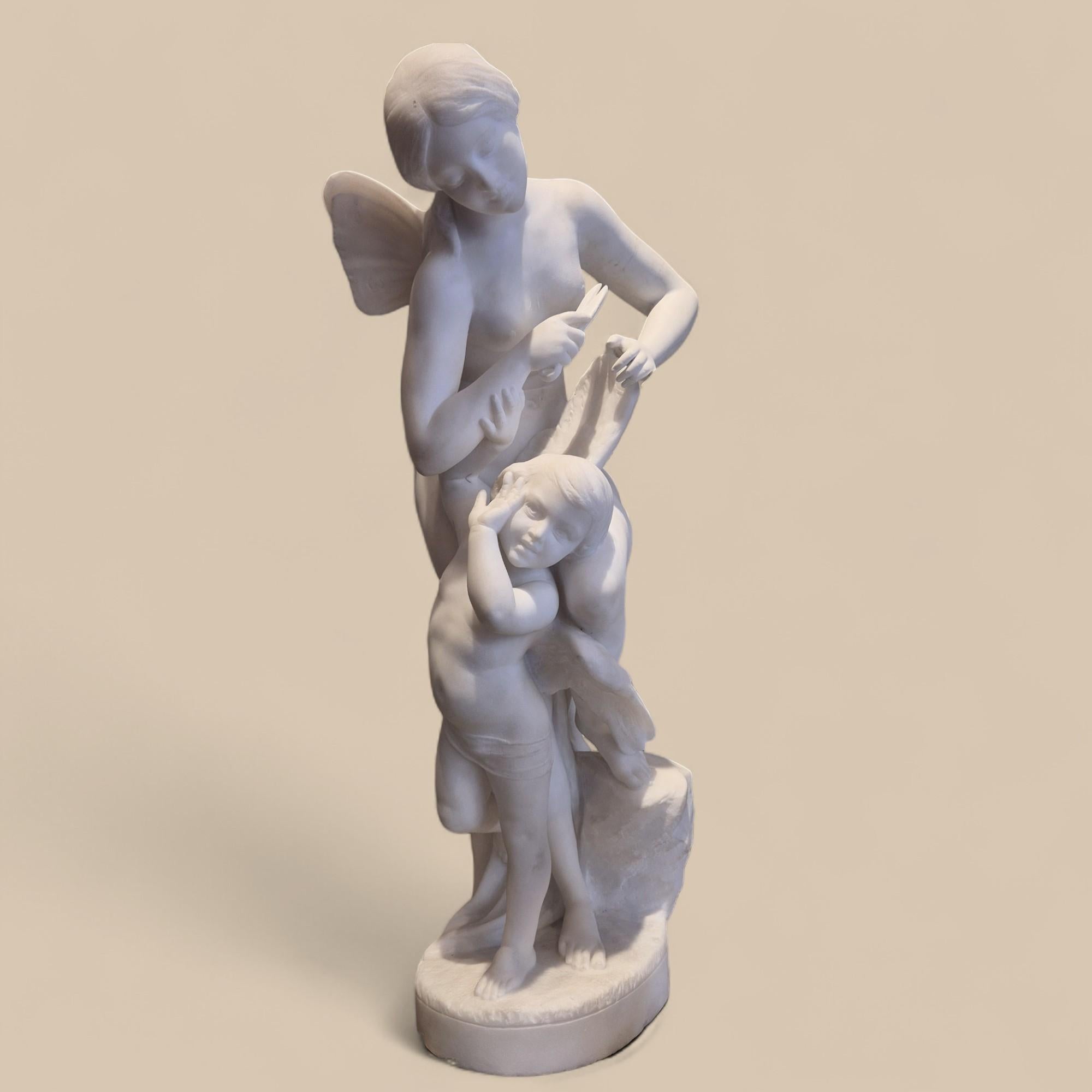 Fine XIX secolo Scultura in marmo di Carrara del XIX secolo raffigurante Psiche e Cupido, firmata Pugi in vendita