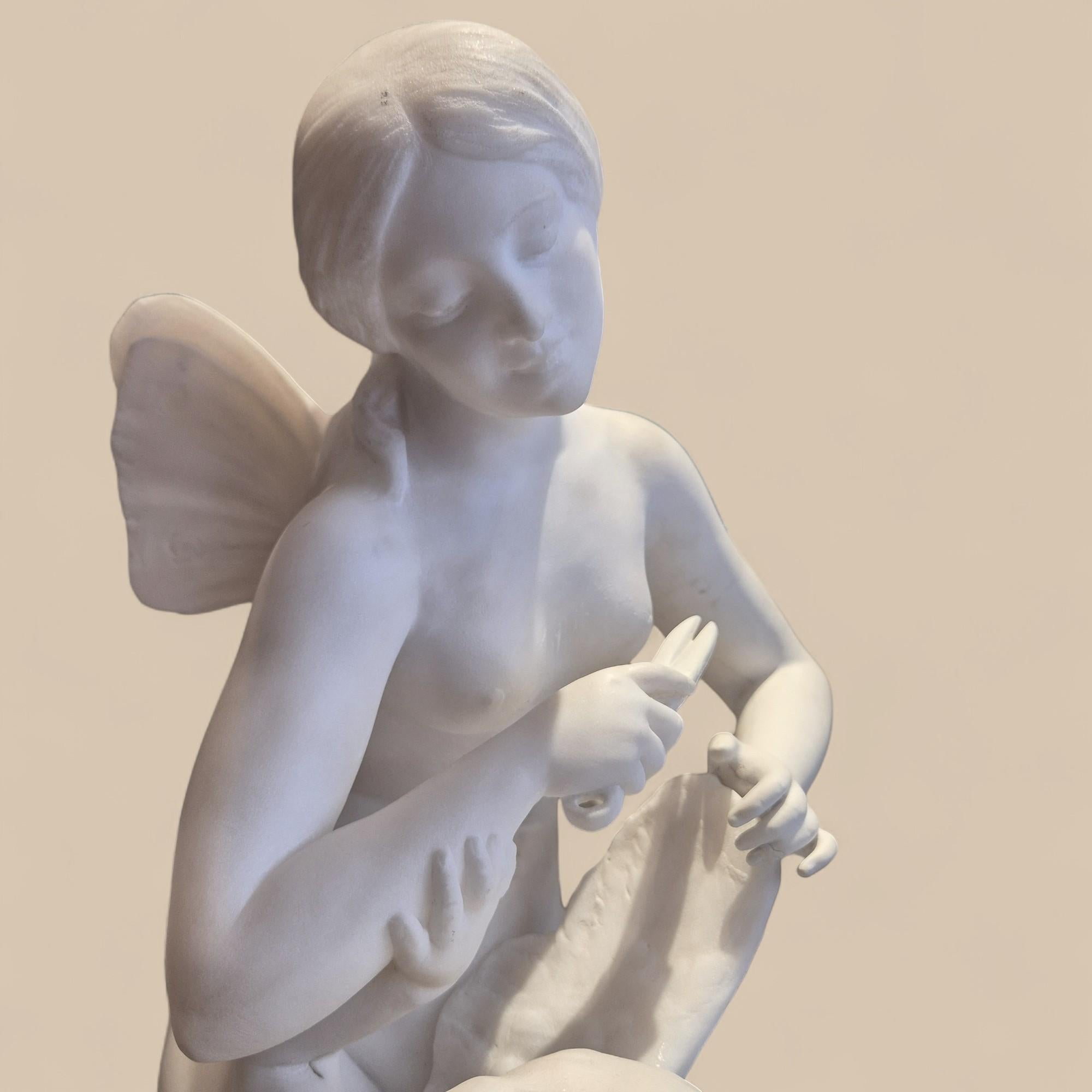 Scultura in marmo di Carrara del XIX secolo raffigurante Psiche e Cupido, firmata Pugi in vendita 4