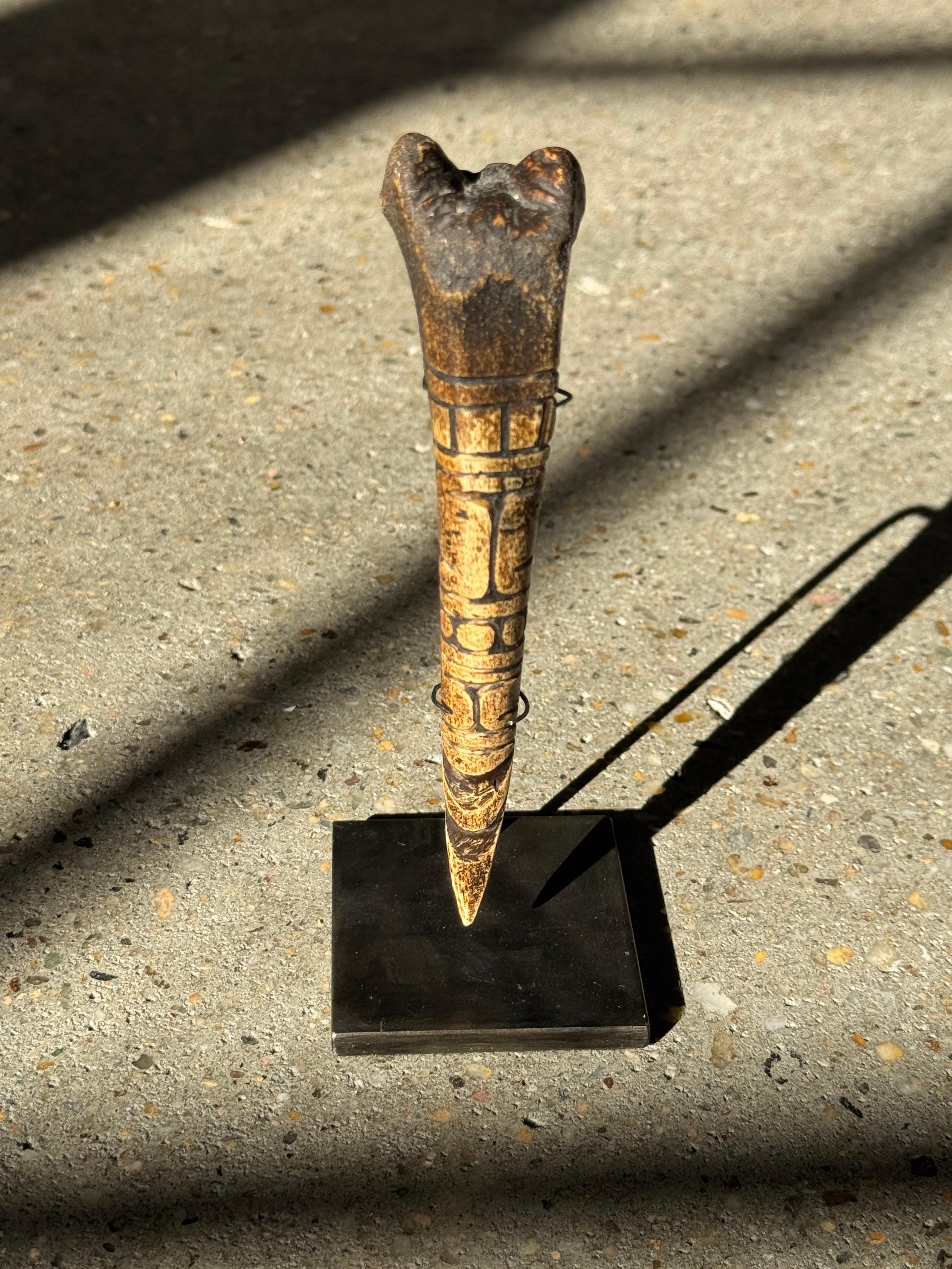 Utensile in osso africano intagliato del XIX secolo proveniente dal Camerun in vendita 8