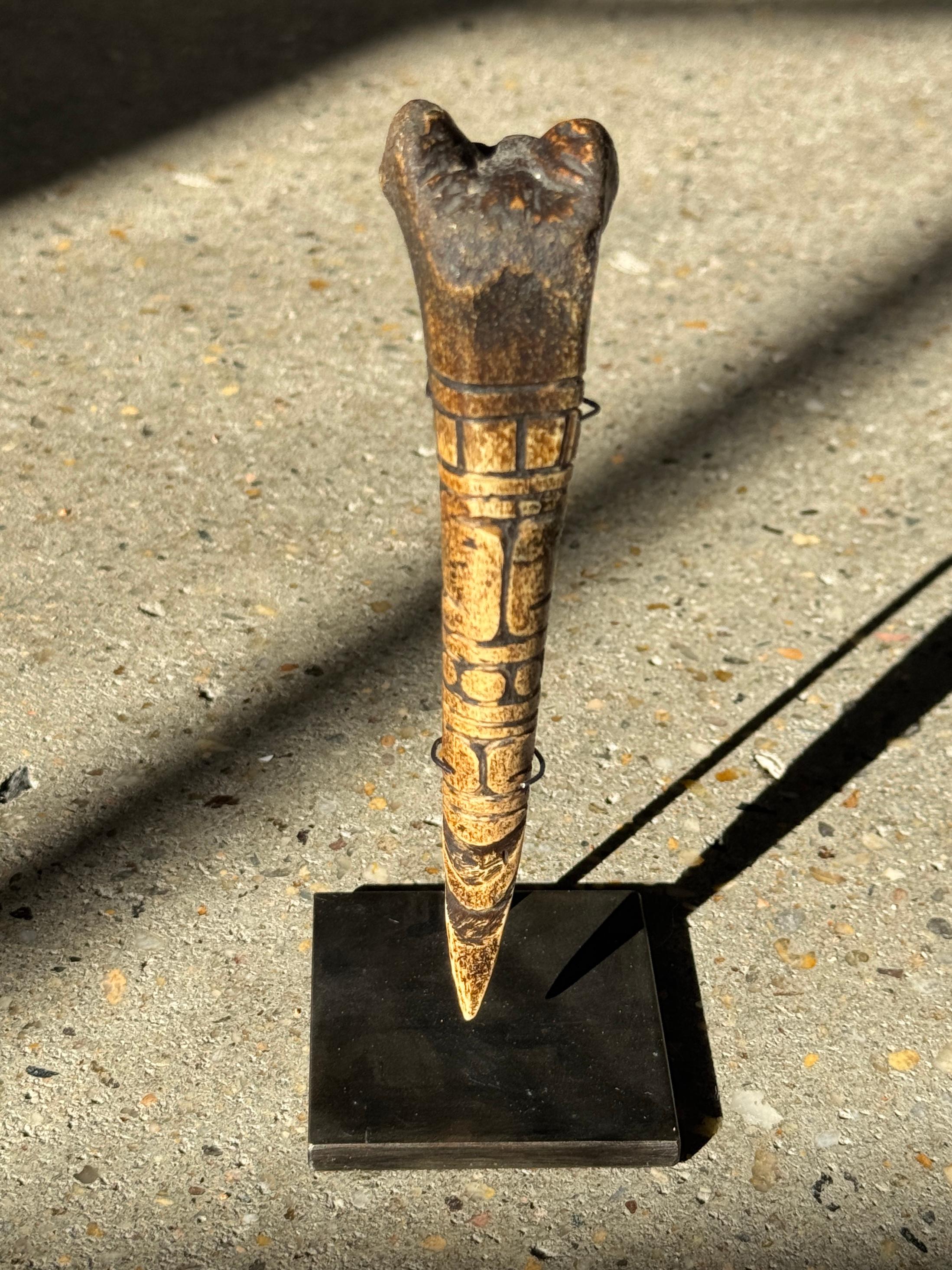 Utensile in osso africano intagliato del XIX secolo proveniente dal Camerun in vendita 9