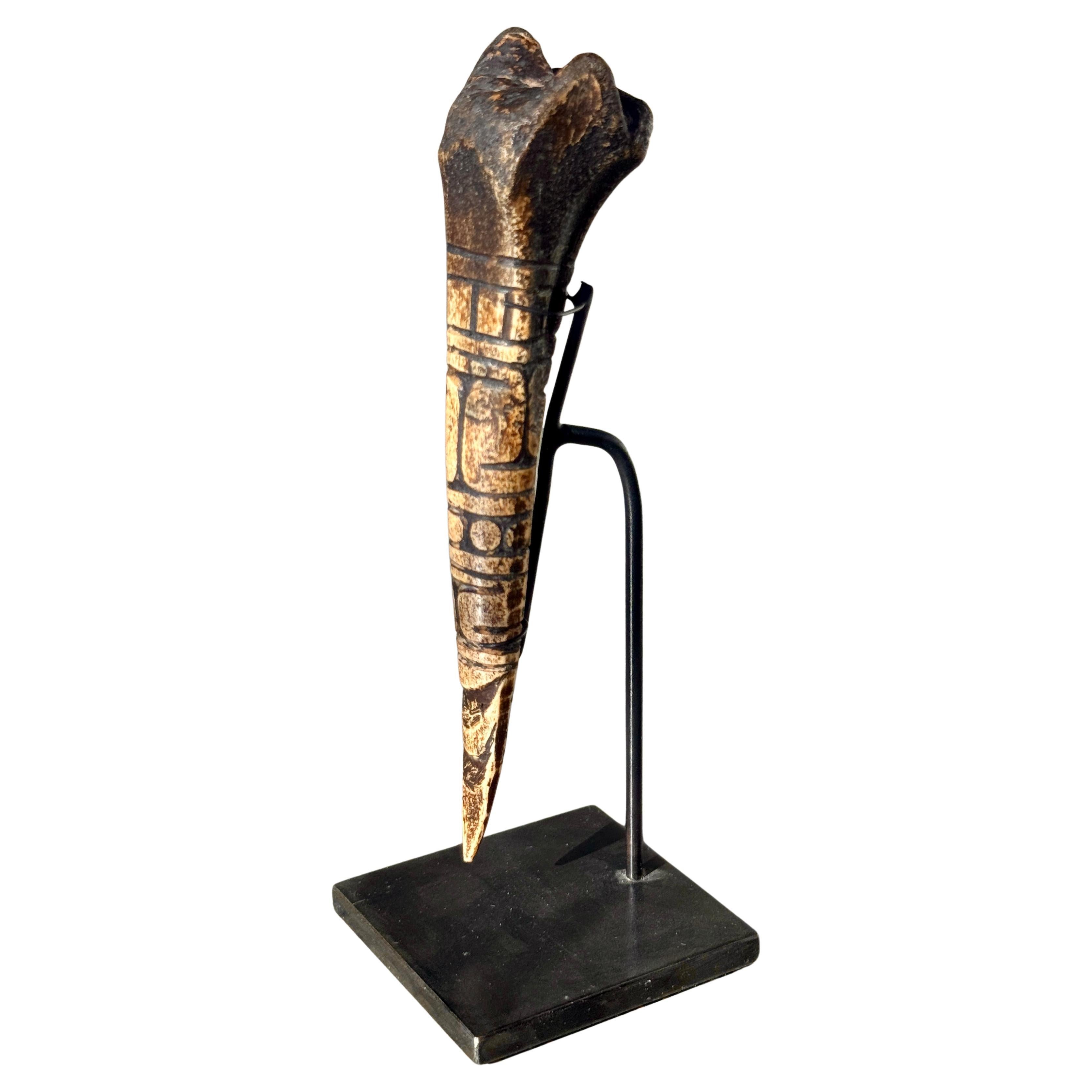 Utensile in osso africano intagliato del XIX secolo proveniente dal Camerun in vendita