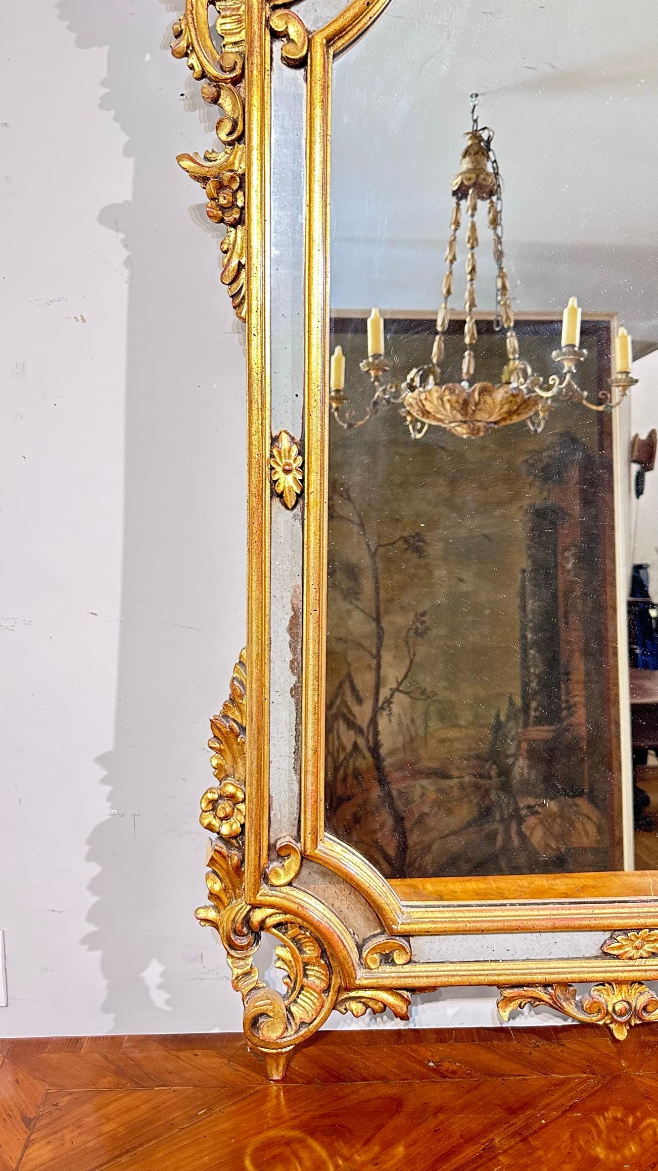 Napoléon III miroir en bois sculpté et doré du 19e siècle  en vente