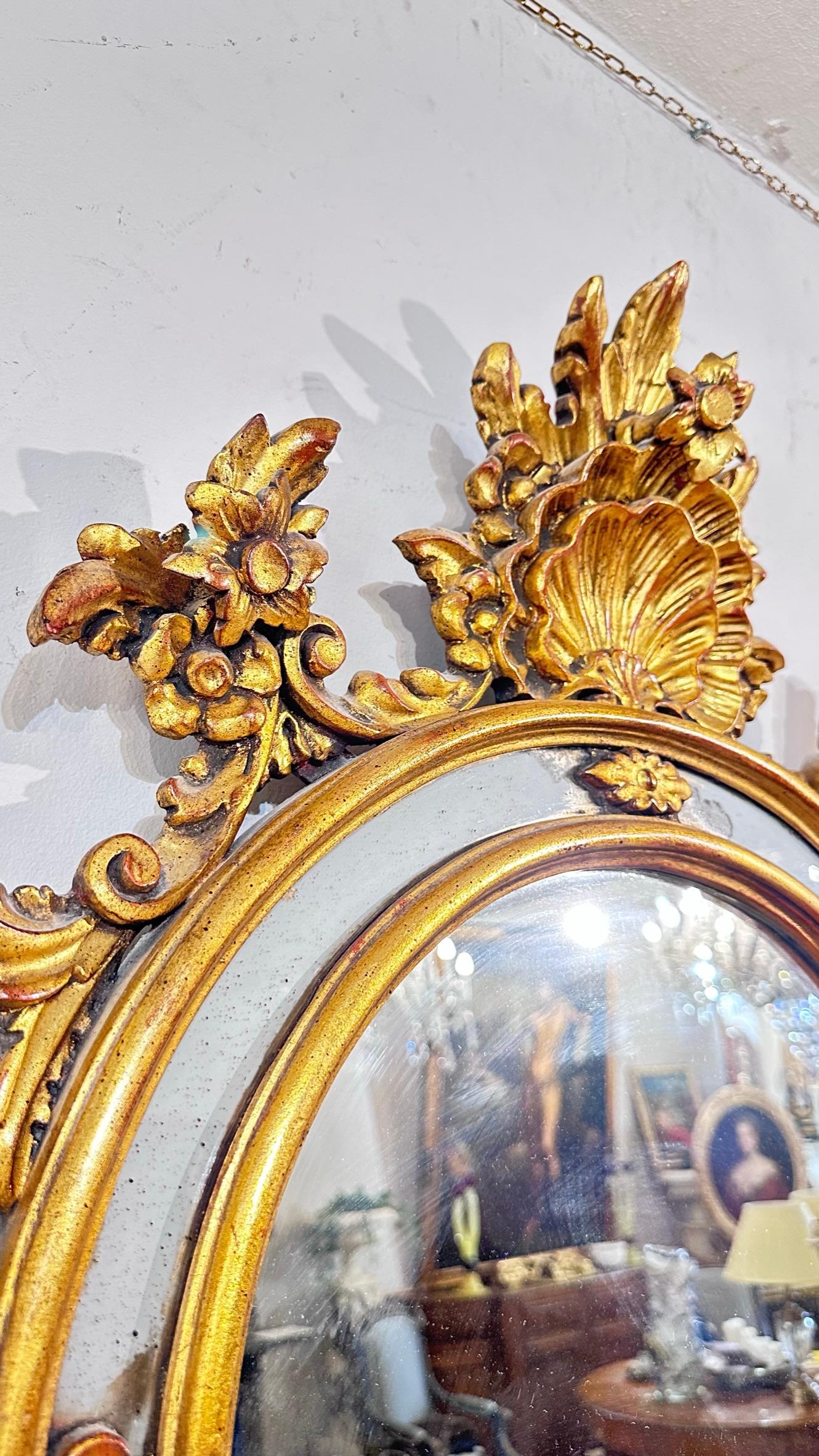19th Century miroir en bois sculpté et doré du 19e siècle  en vente