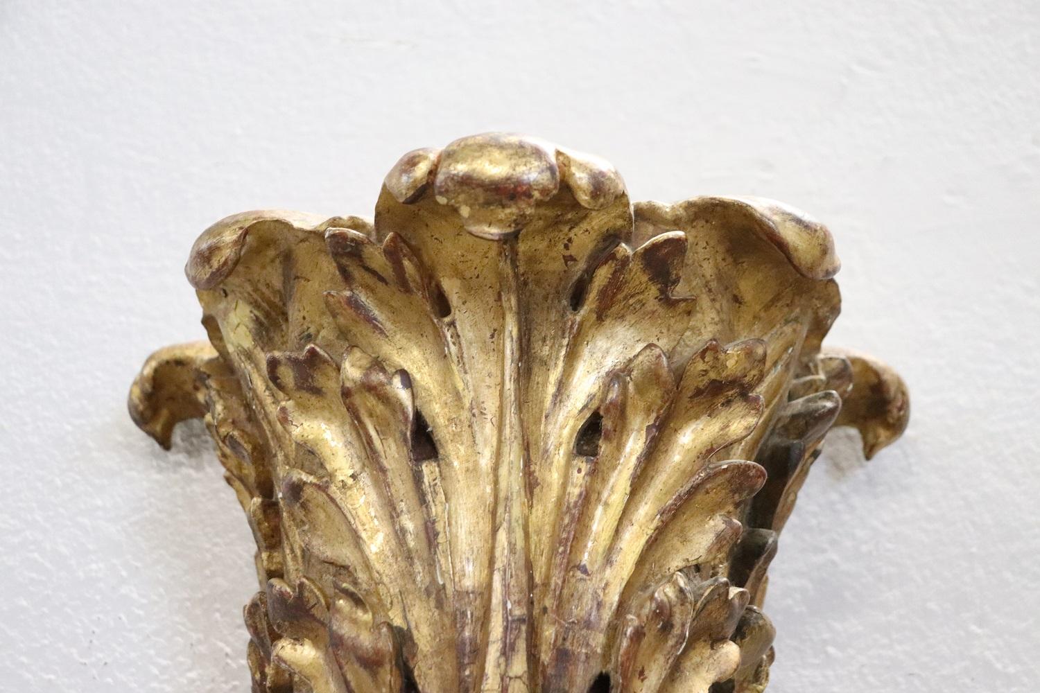 Paire de frises anciennes en bois sculpté et doré du 19ème siècle en vente 2