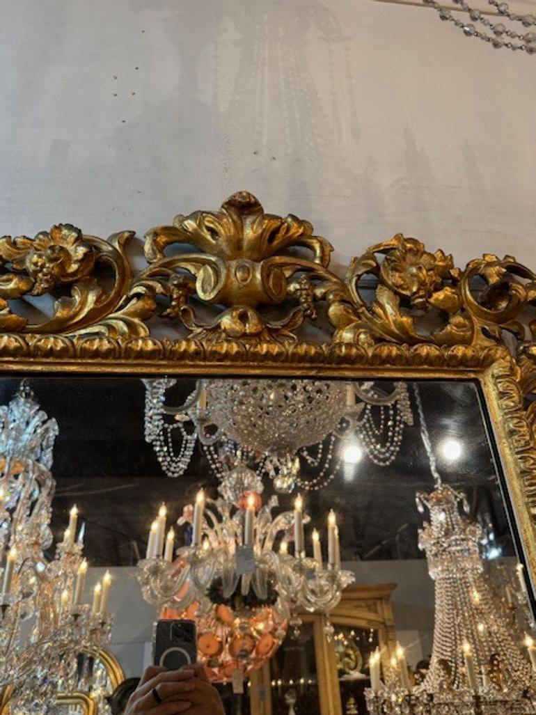 Specchio in legno intagliato e dorato di Firenze del XIX secolo In condizioni buone in vendita a Dallas, TX