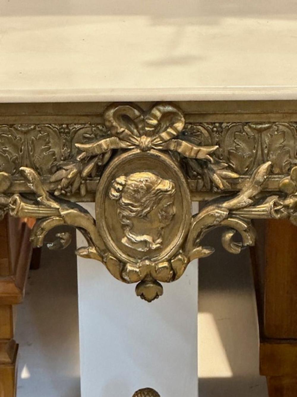 Italian 19th Century Carved and Giltwood Neo-Classical Console For Sale