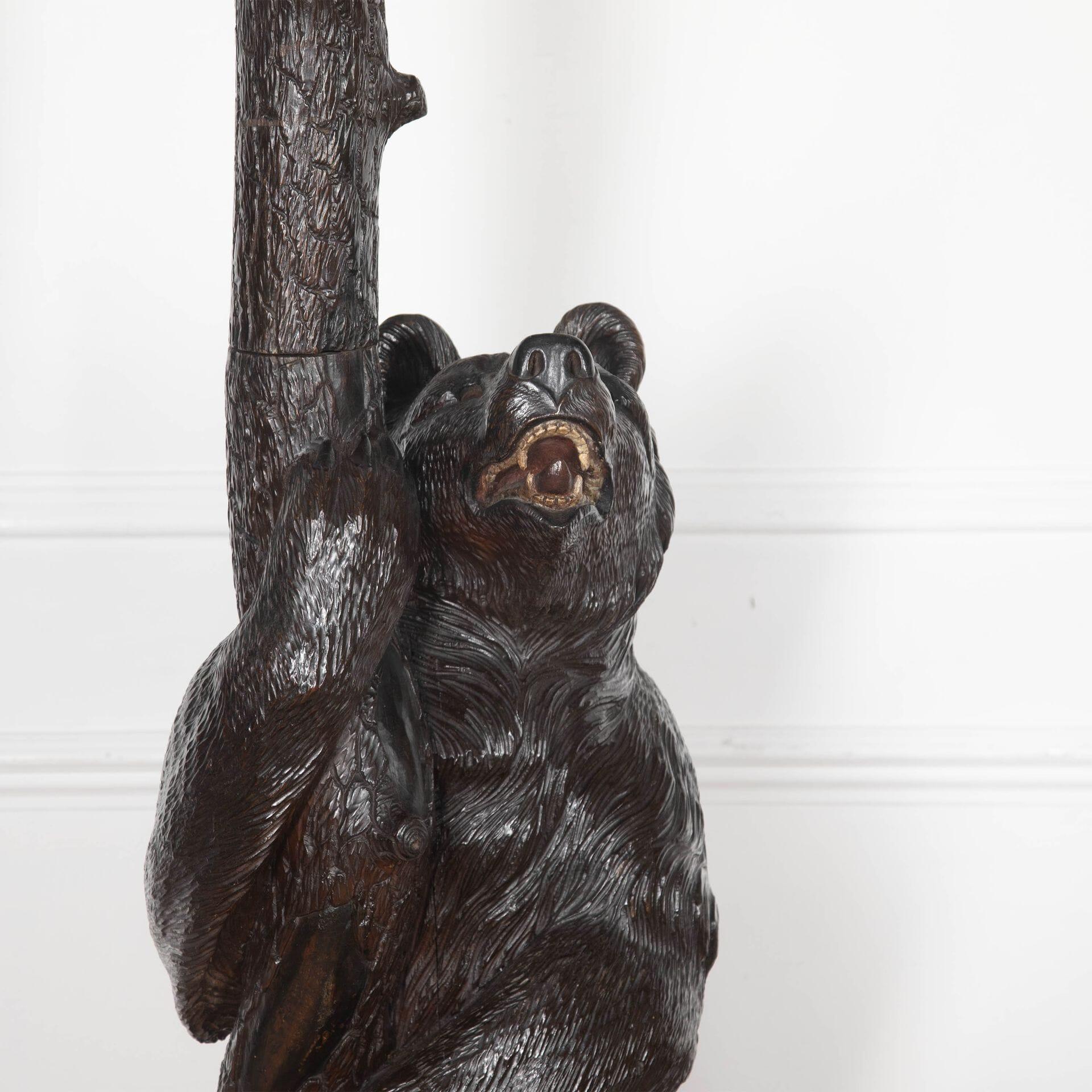 Stand de salle du 19e siècle avec ours sculpté en vente 5