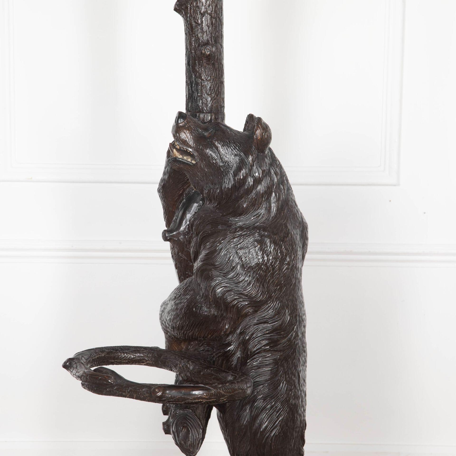 Stand de salle du 19e siècle avec ours sculpté en vente 6