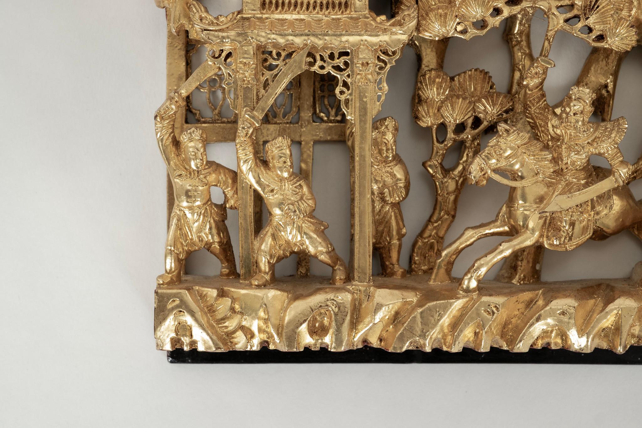 Panneau chinois sculpté en bois doré du 19ème siècle II Bon état - En vente à Houston, TX