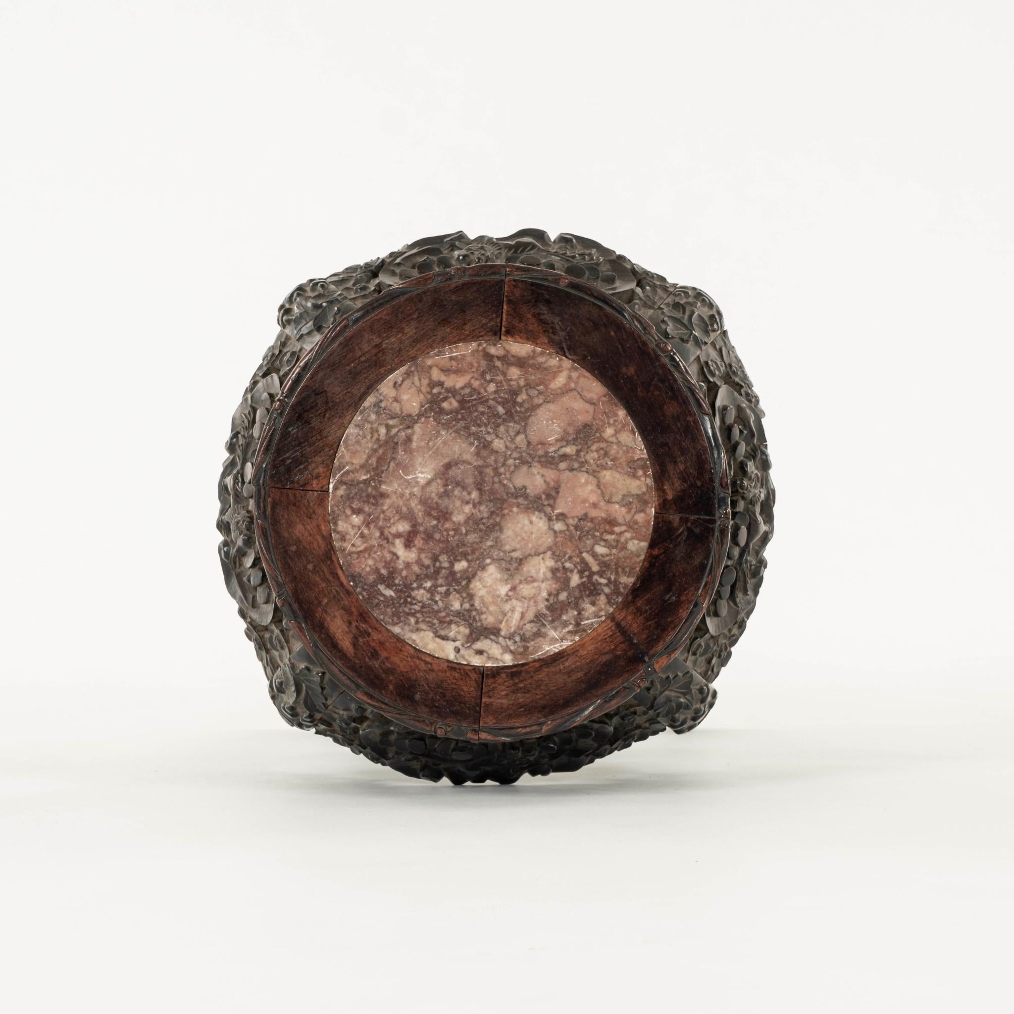 19. Jahrhundert geschnitzt Chinesisch Rosenholz Marmorplatte Beistelltisch im Zustand „Gut“ im Angebot in Houston, TX