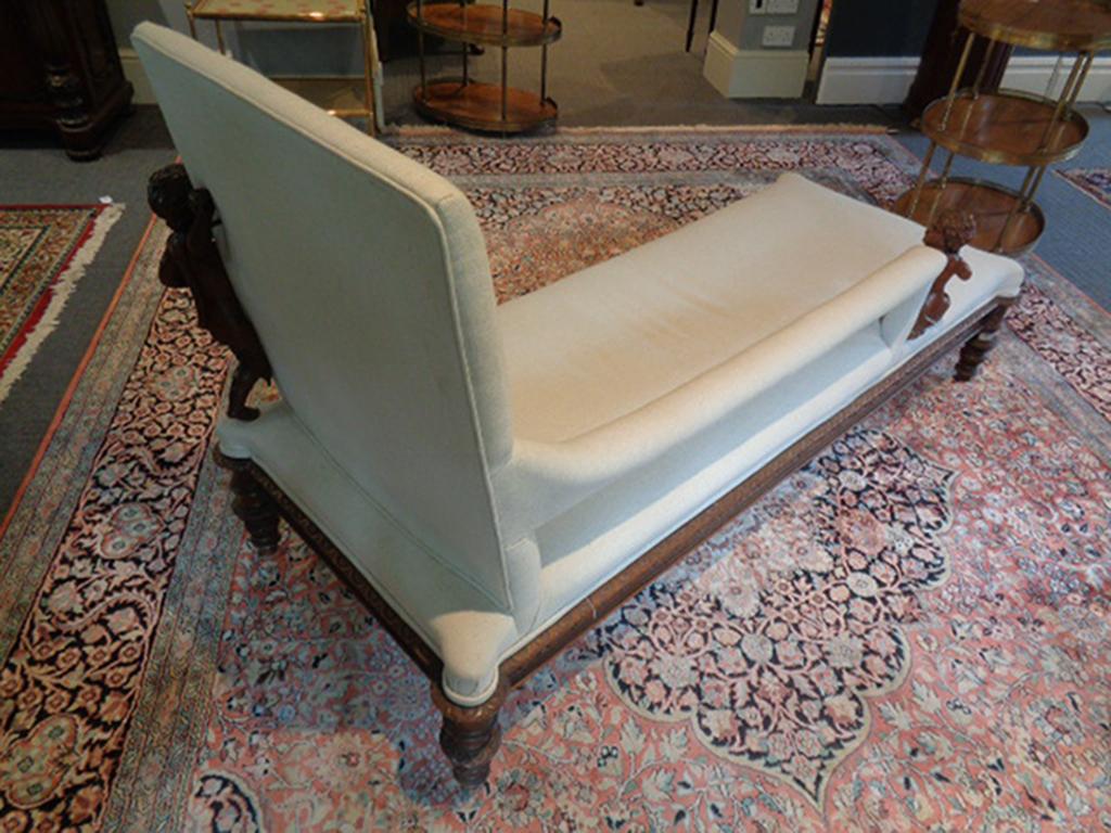 19th Century Carved Continental Walnut Daybed or Chaise Longue In Good Condition In Heathfield, East Sussex