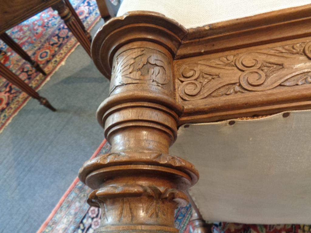19th Century Carved Continental Walnut Daybed or Chaise Longue 1