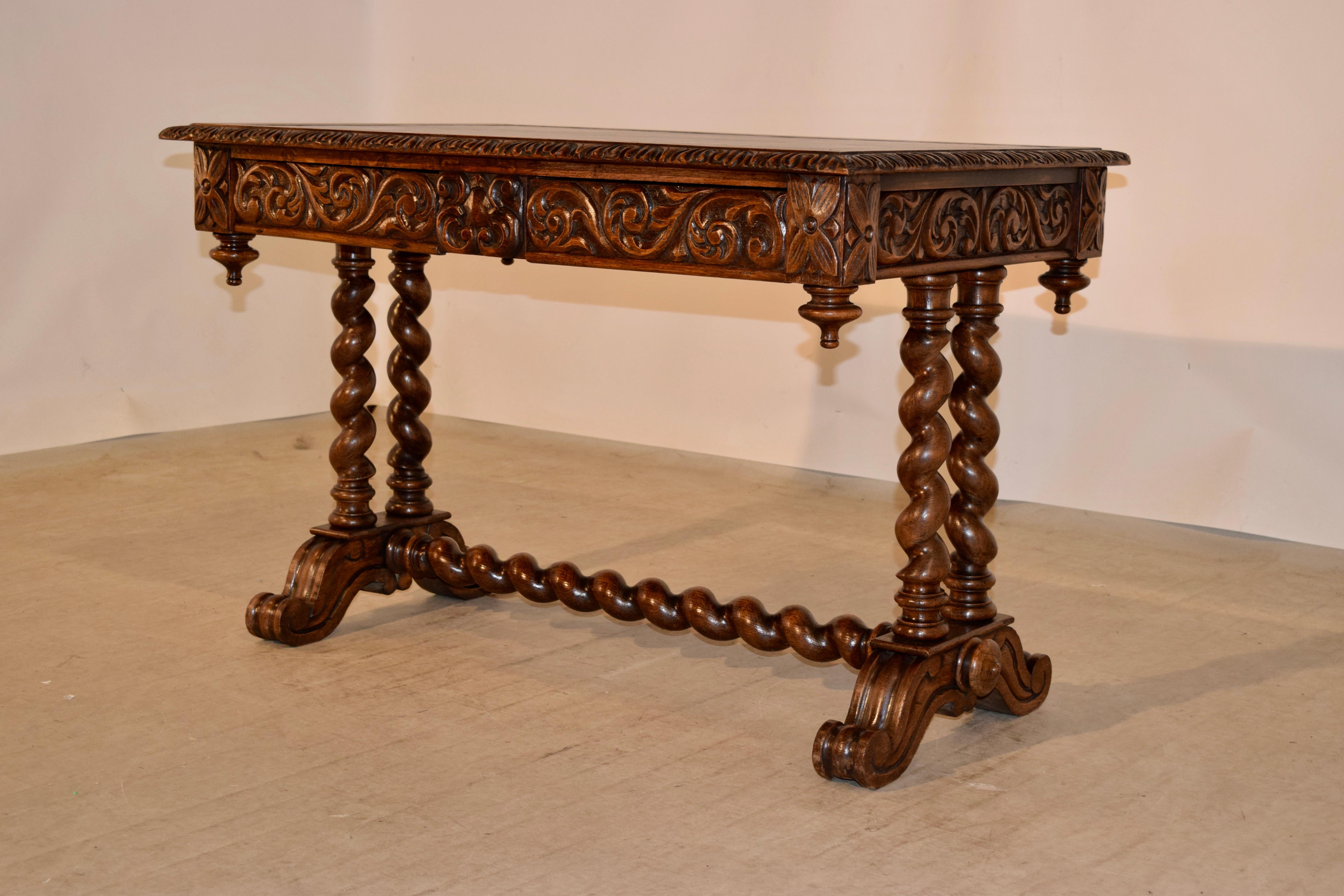 19th Century Carved Desk with Leather Top (Handgeschnitzt)