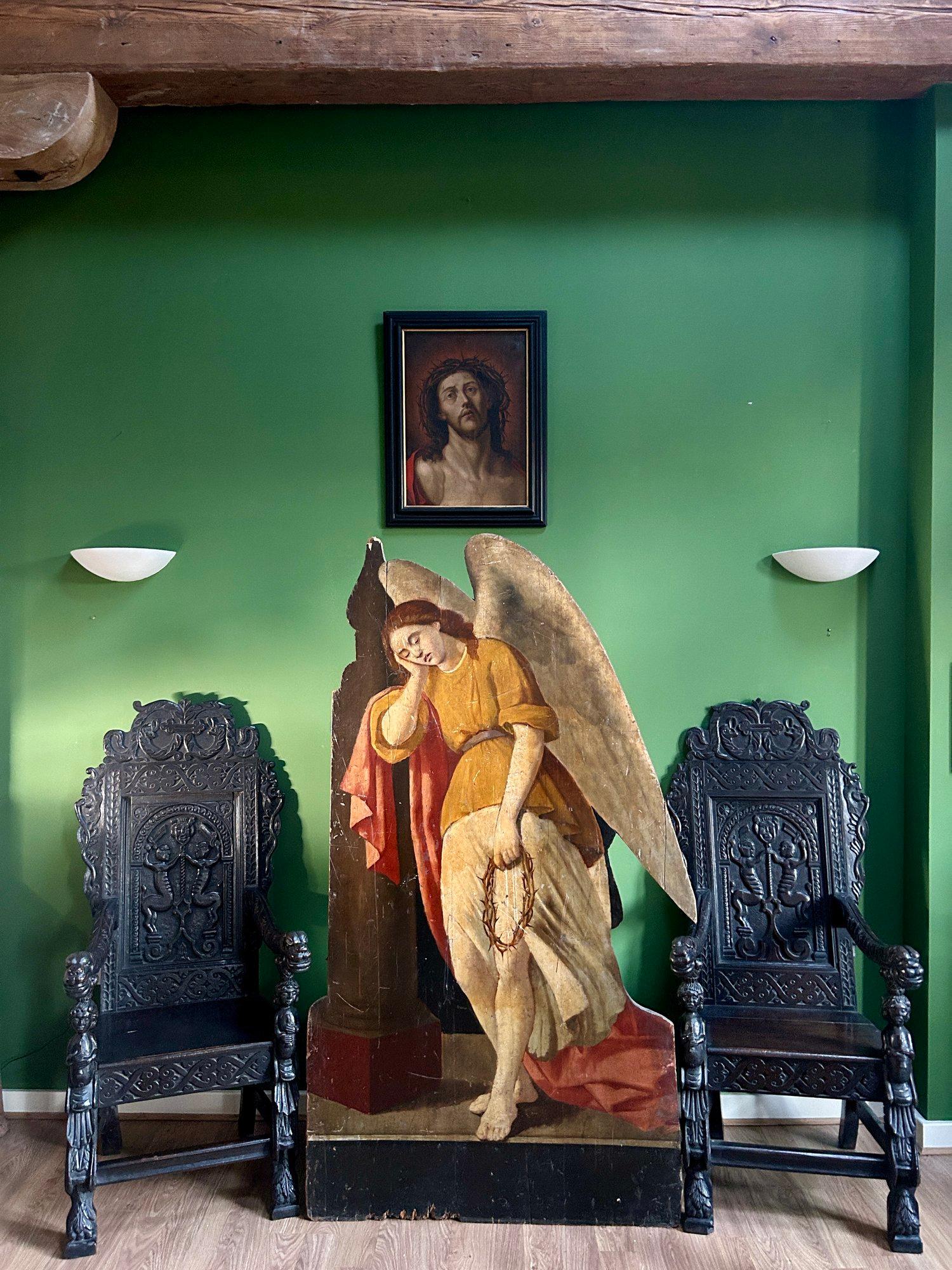 19th Century Carved Dummy Board Oil Painting of an Angel & Crown of Thorns In Good Condition For Sale In London, GB