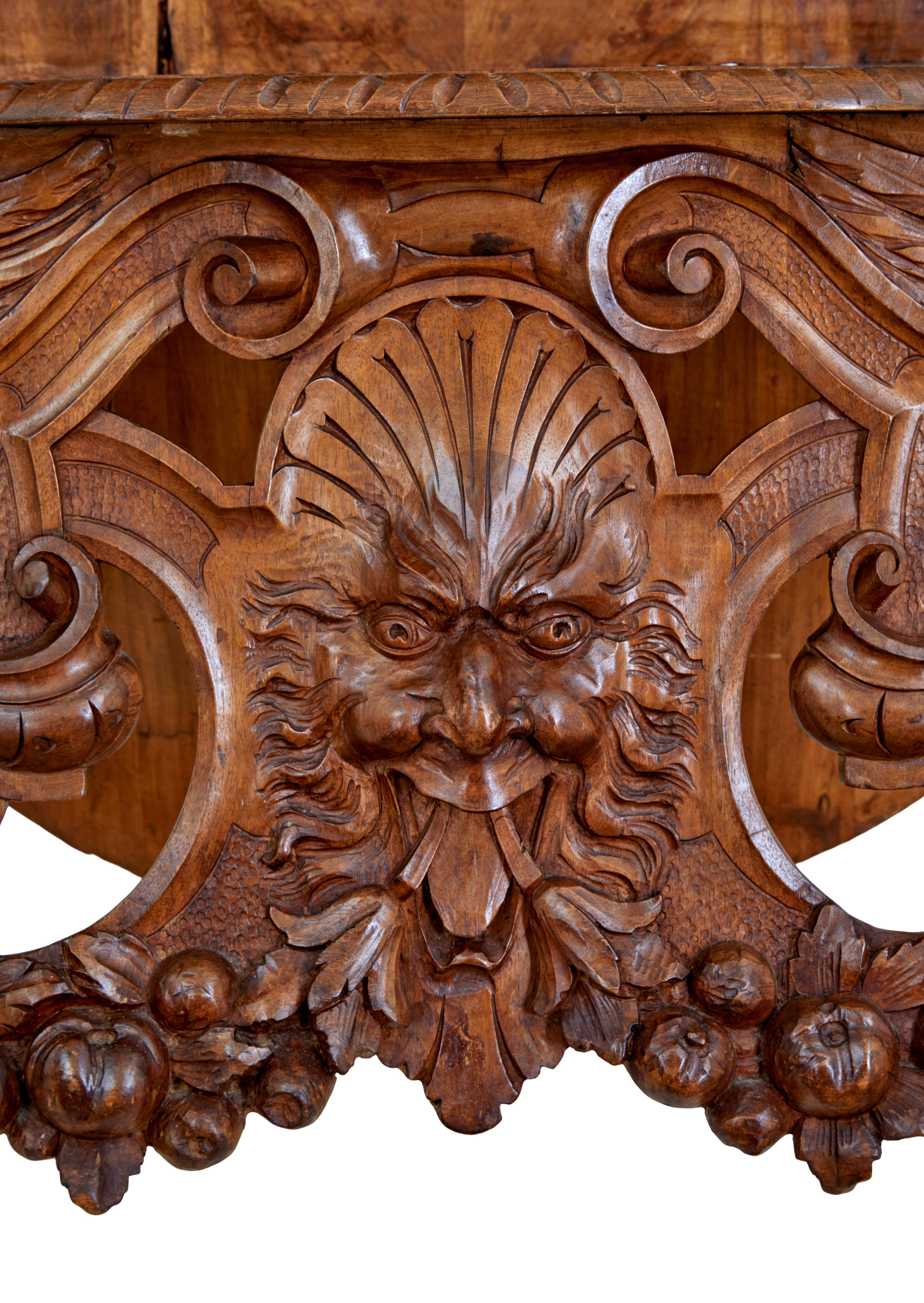Chaise décorative en noyer Flemish sculpté du 19e siècle en vente 4