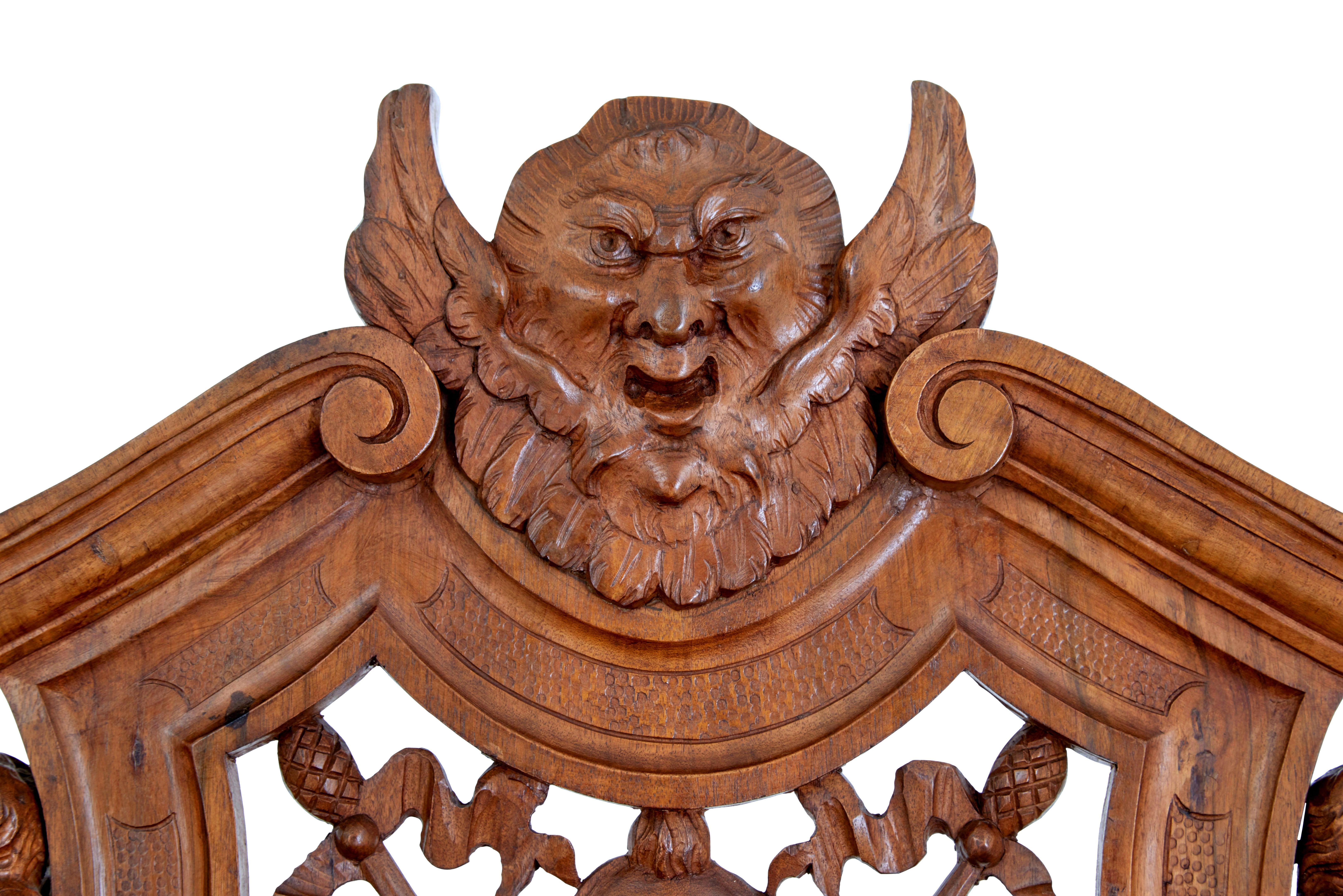 Chaise décorative en noyer Flemish sculpté du 19e siècle Bon état - En vente à Debenham, Suffolk