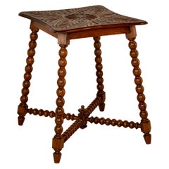 Table d'appoint française sculptée du 19ème siècle