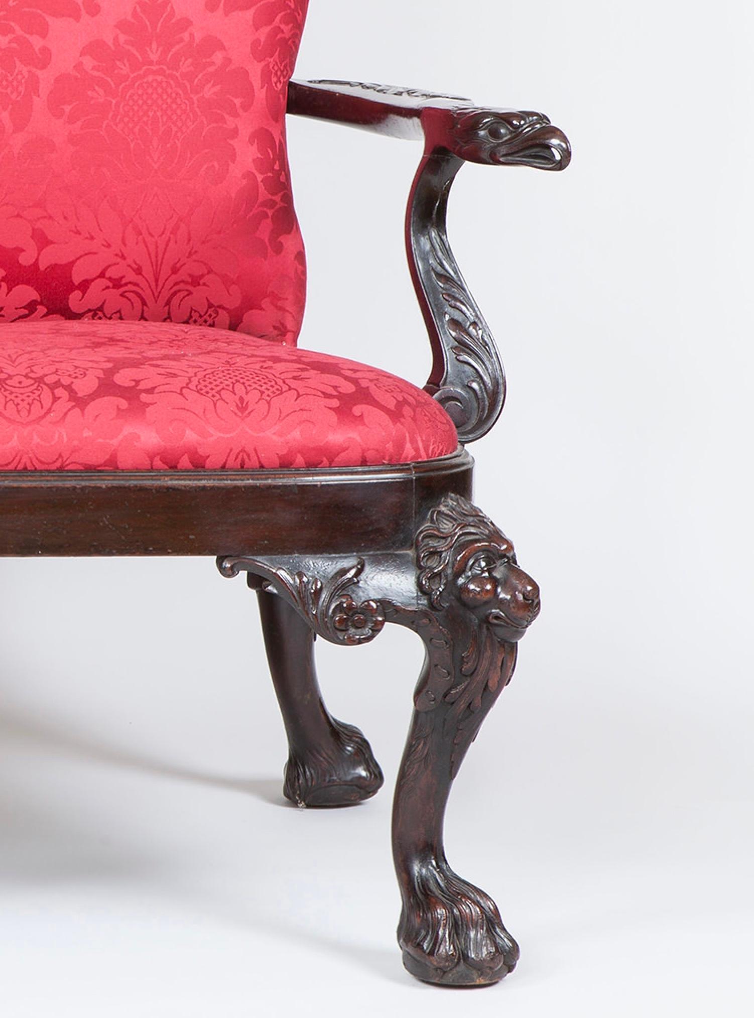 Britannique Settee de style géorgien sculptée du 19ème siècle en vente