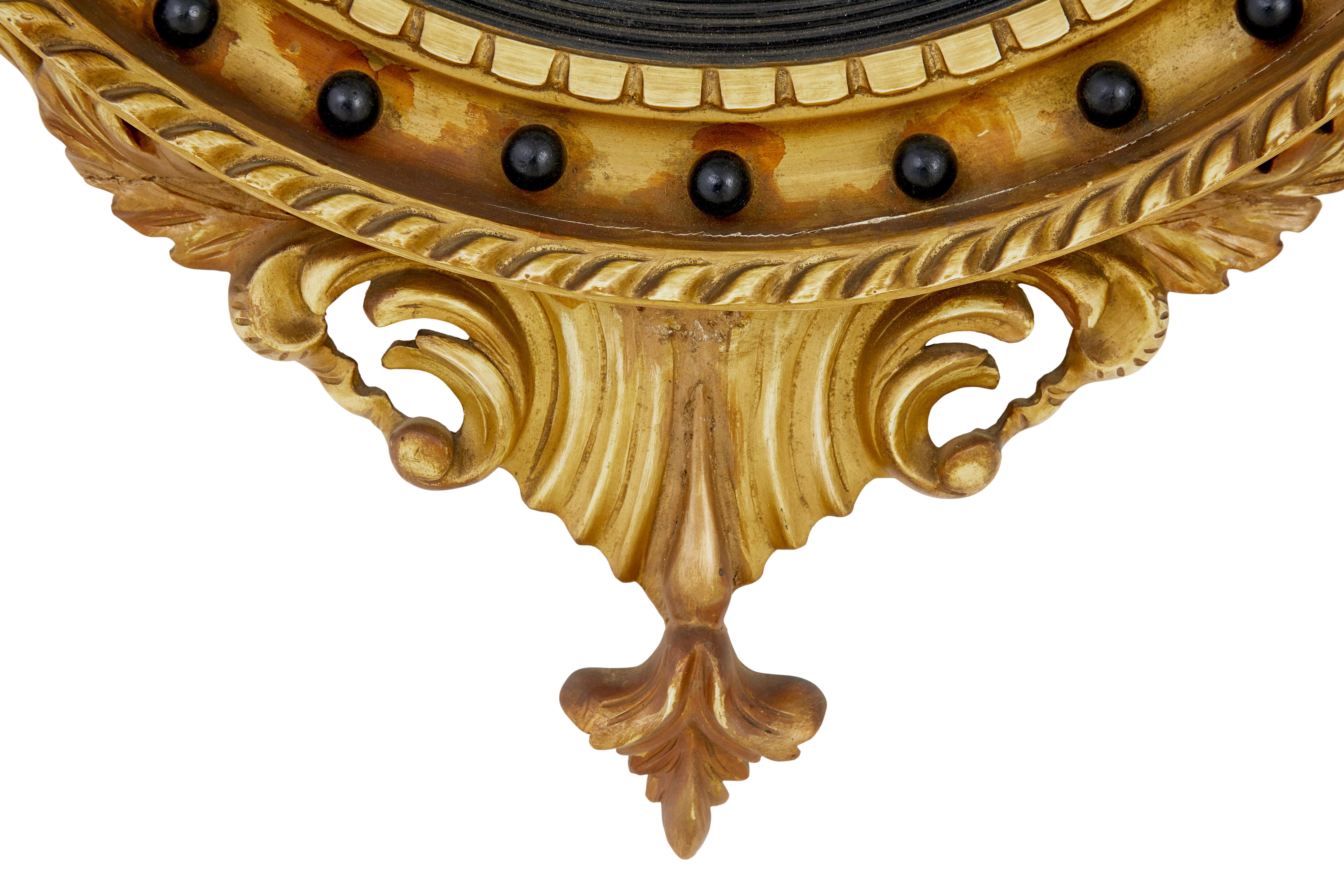 19. Jahrhundert geschnitzter, vergoldeter Konvexspiegel (Geschnitzt) im Angebot