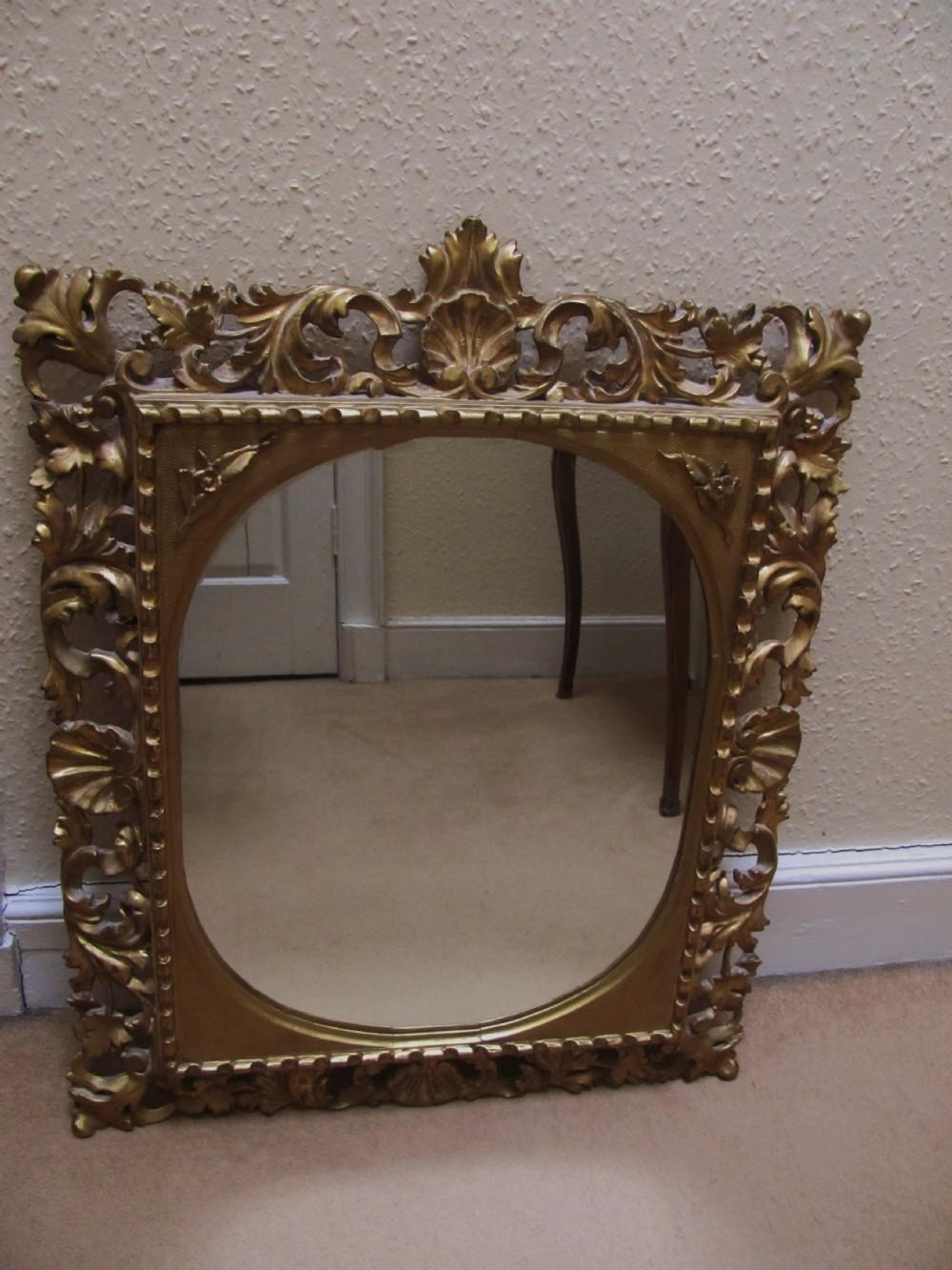 Miroir ovale à encadrement Florentine en bois sculpté et doré du 19ème siècle Bon état - En vente à York, GB