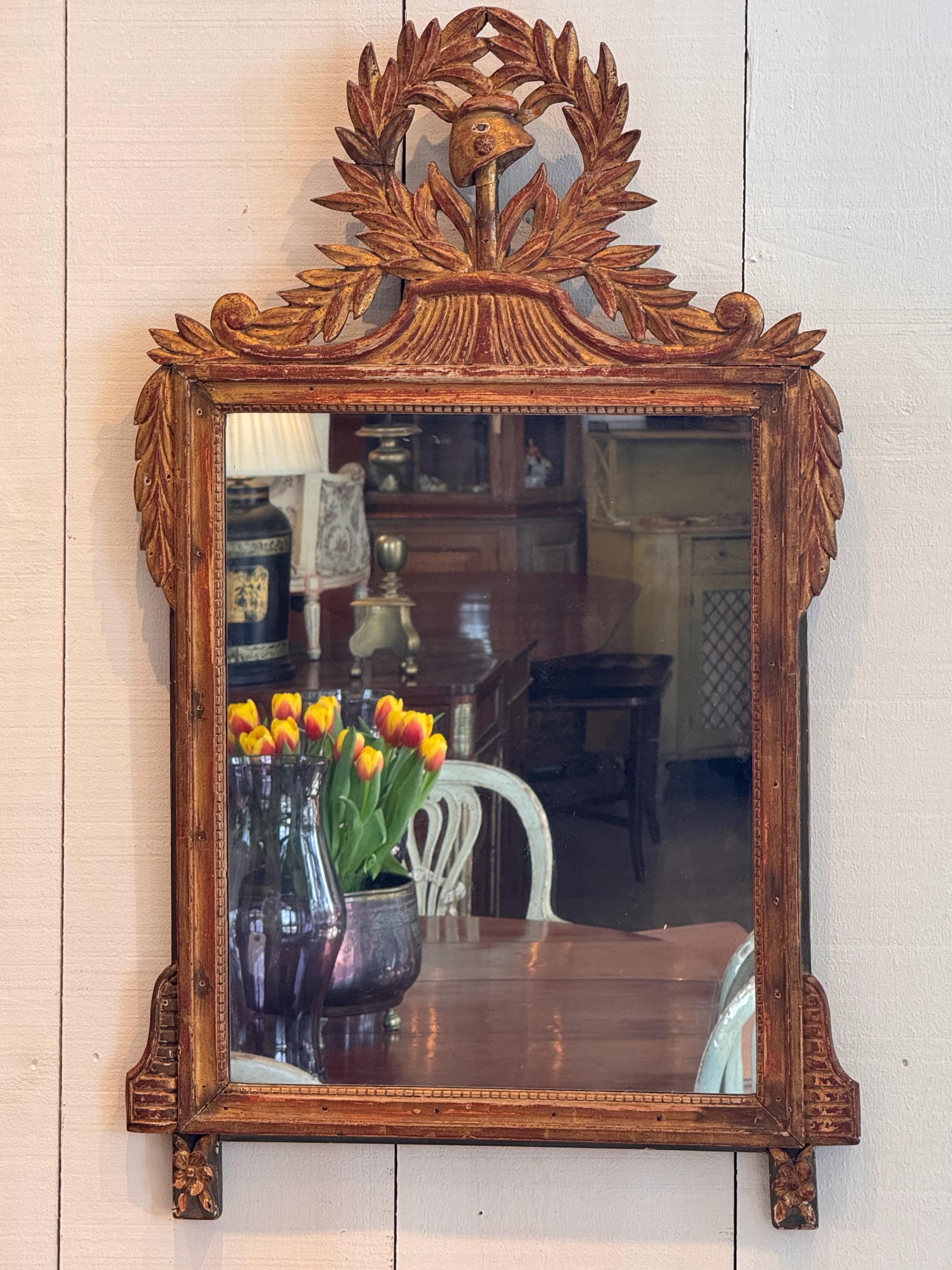 Français Miroir en bois doré sculpté du XIXe siècle en vente