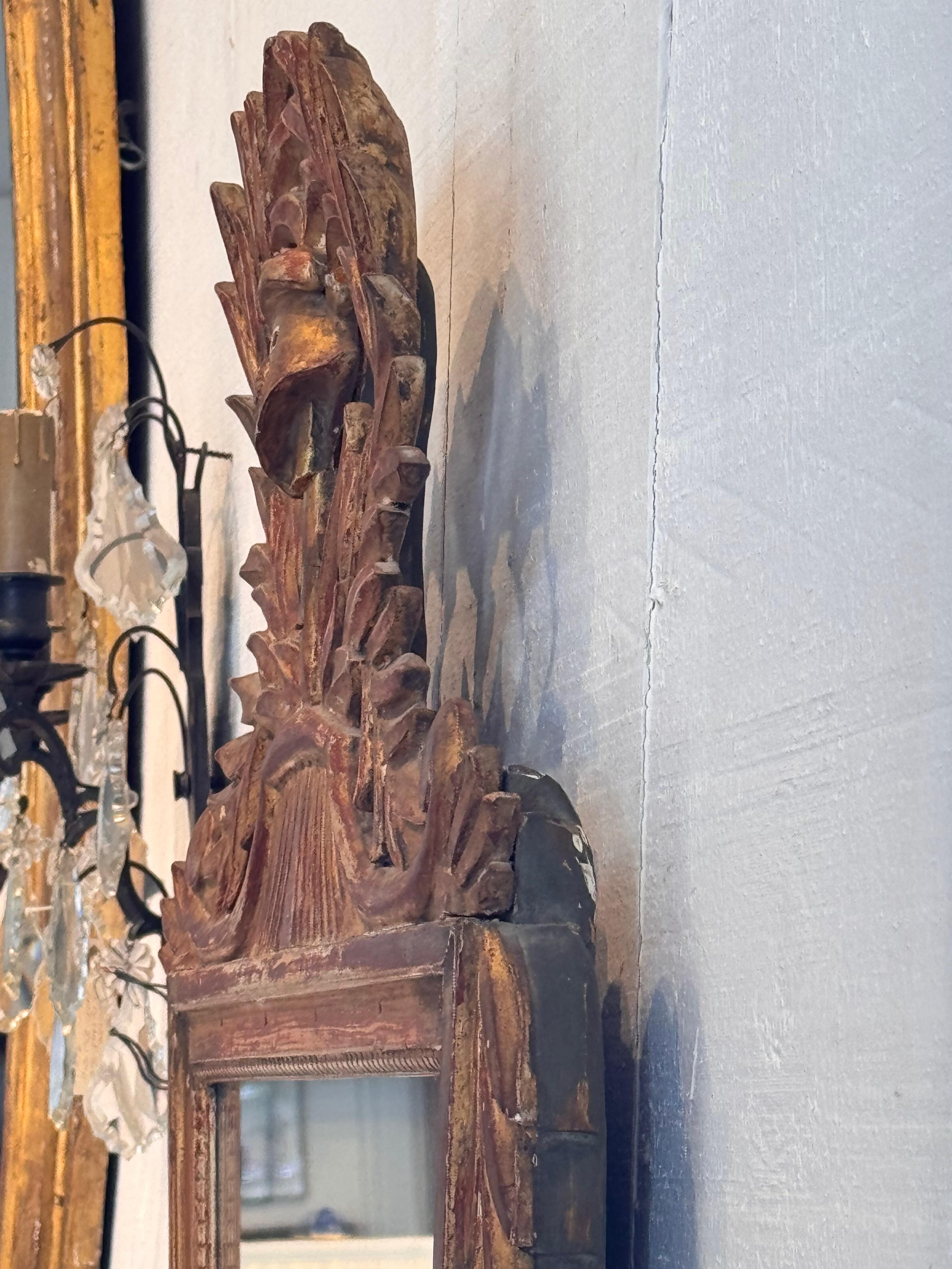 Miroir en bois doré sculpté du XIXe siècle en vente 3