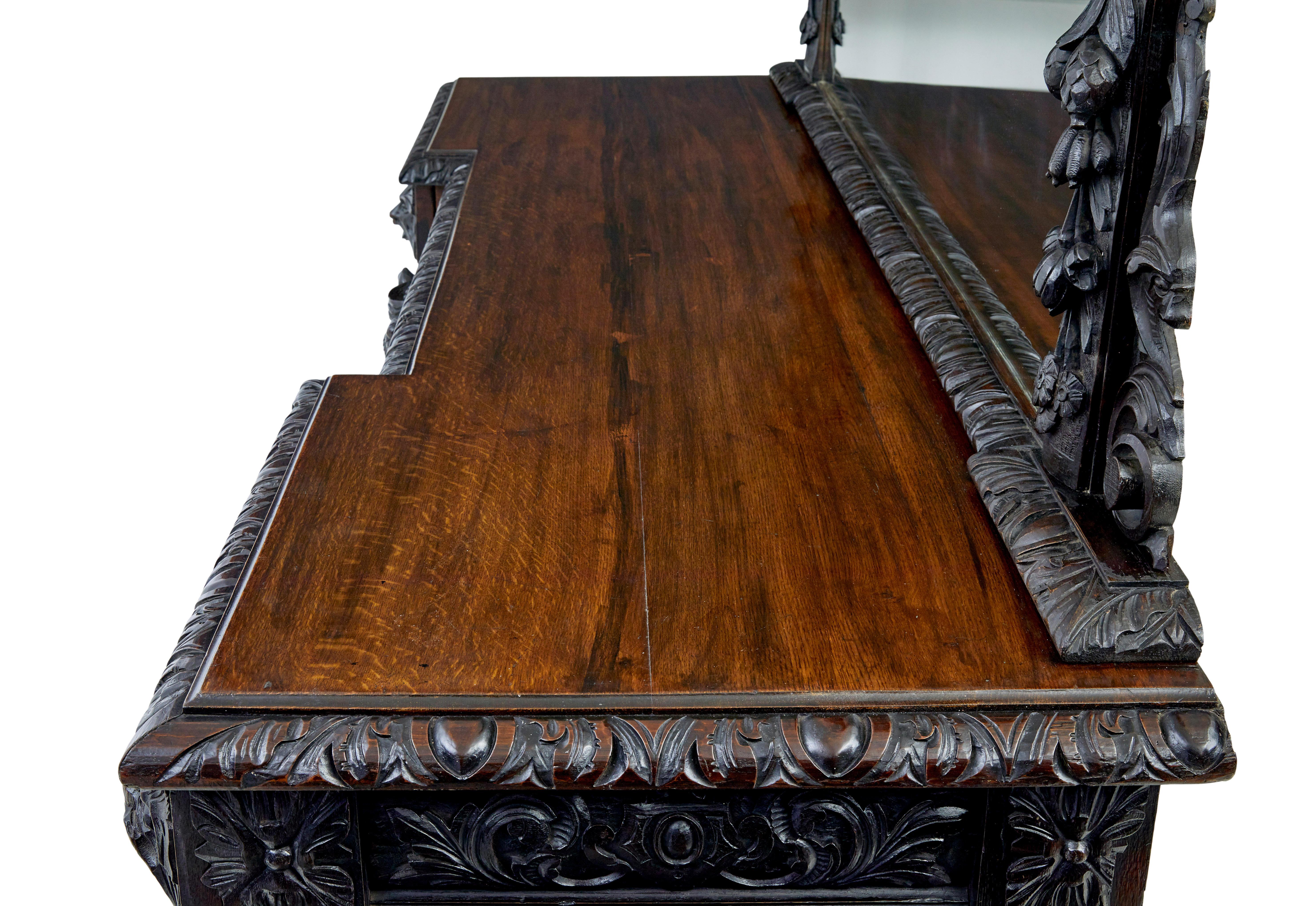 Credenza buffet a specchio in quercia intagliata del XIX secolo in stile revival gotico in vendita 3