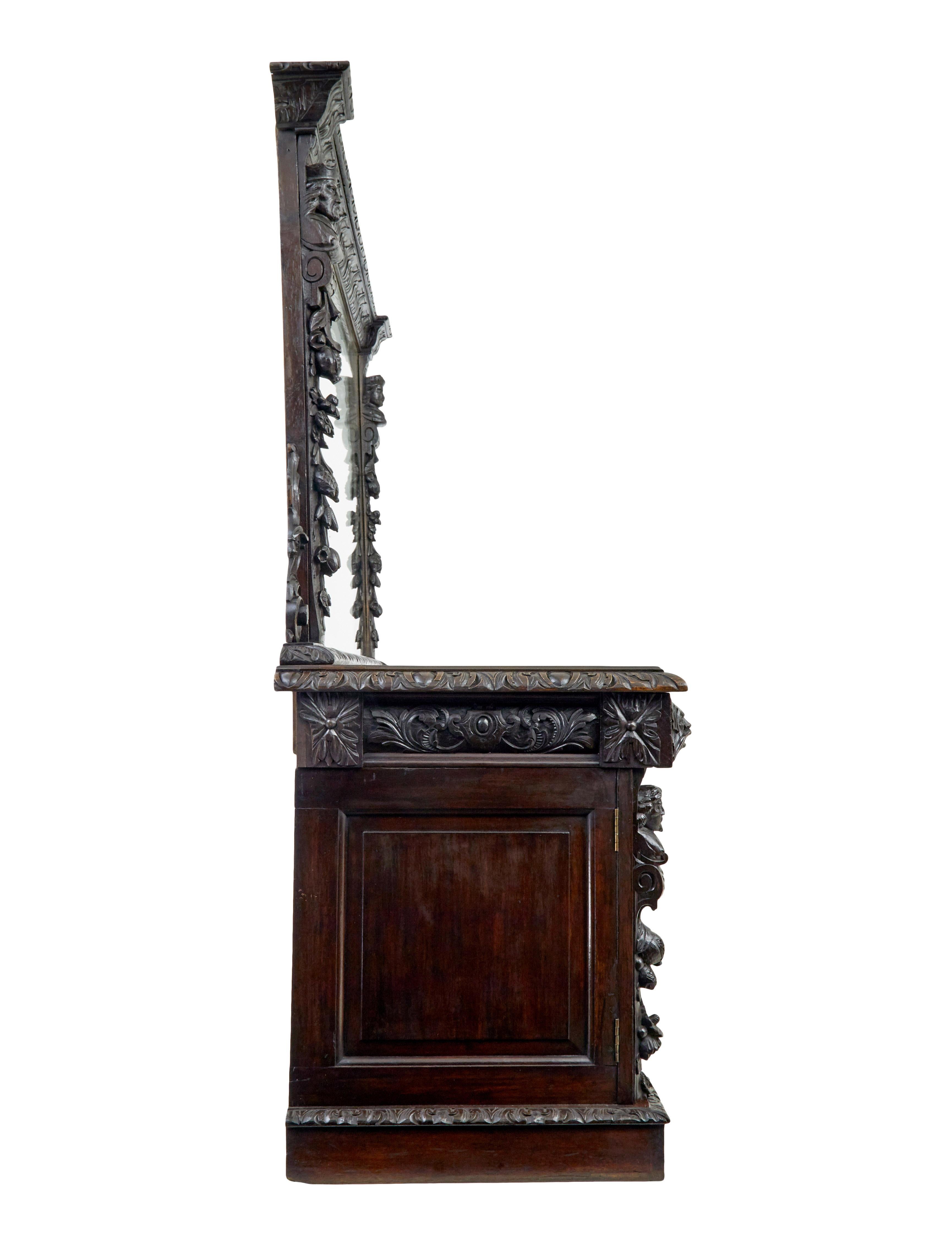 Specchio Credenza buffet a specchio in quercia intagliata del XIX secolo in stile revival gotico in vendita