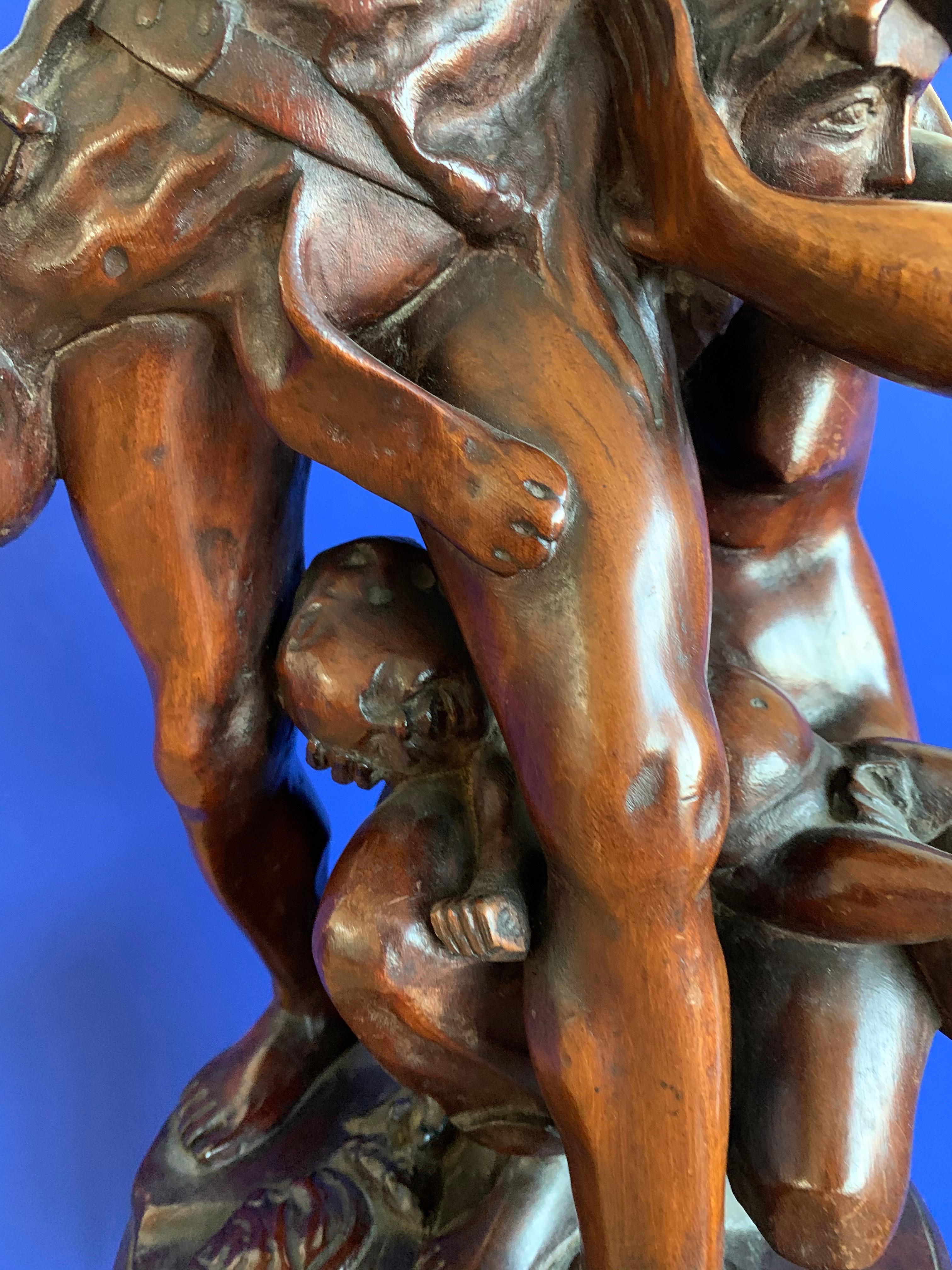 Escultura grupal única de madera tallada antigua de Emile Boisseau en venta 6